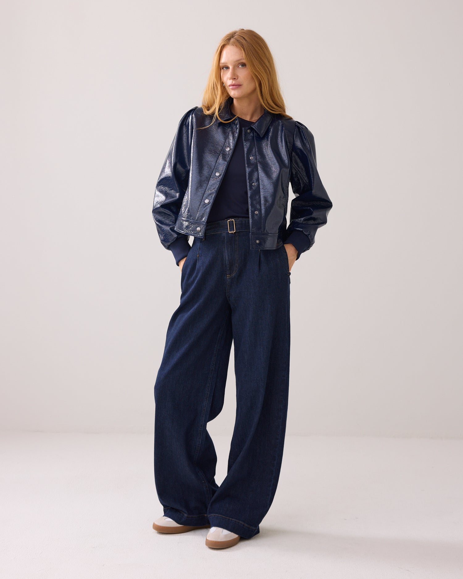 Lackjacke mit Puffärmel