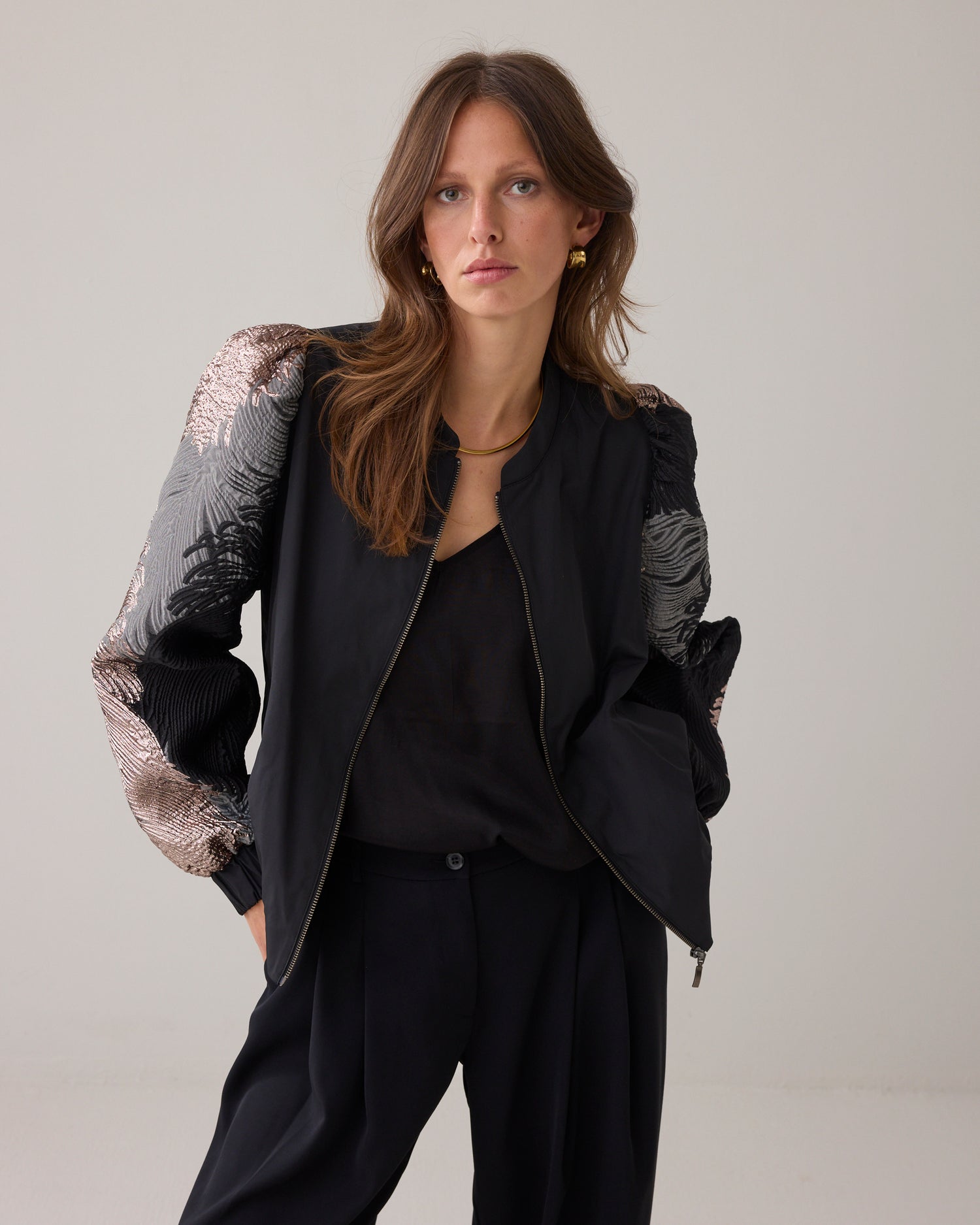 Festliche Bomberjacke mit Jacquard-Ärmeln