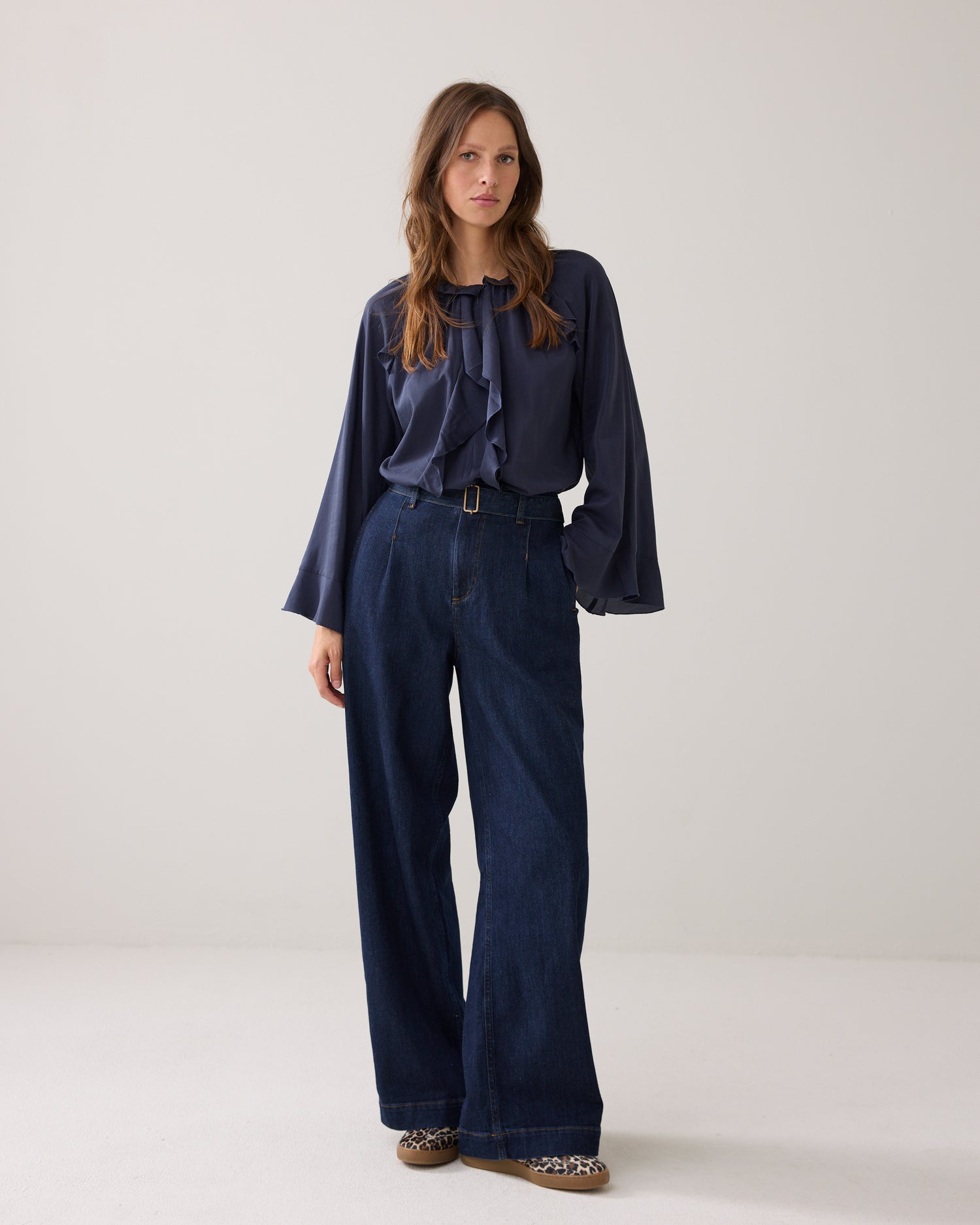 Glänzendes Oberteil mit Rüschen