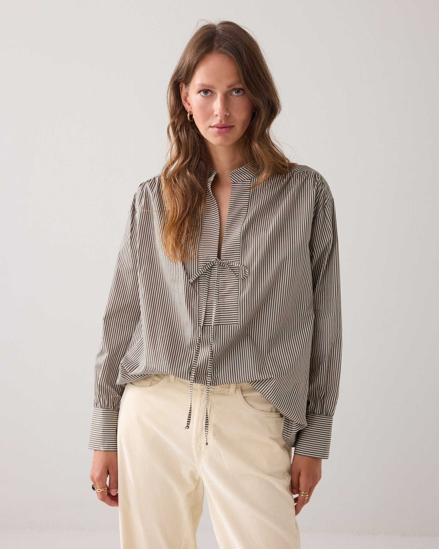 Cotton top with bow fastening