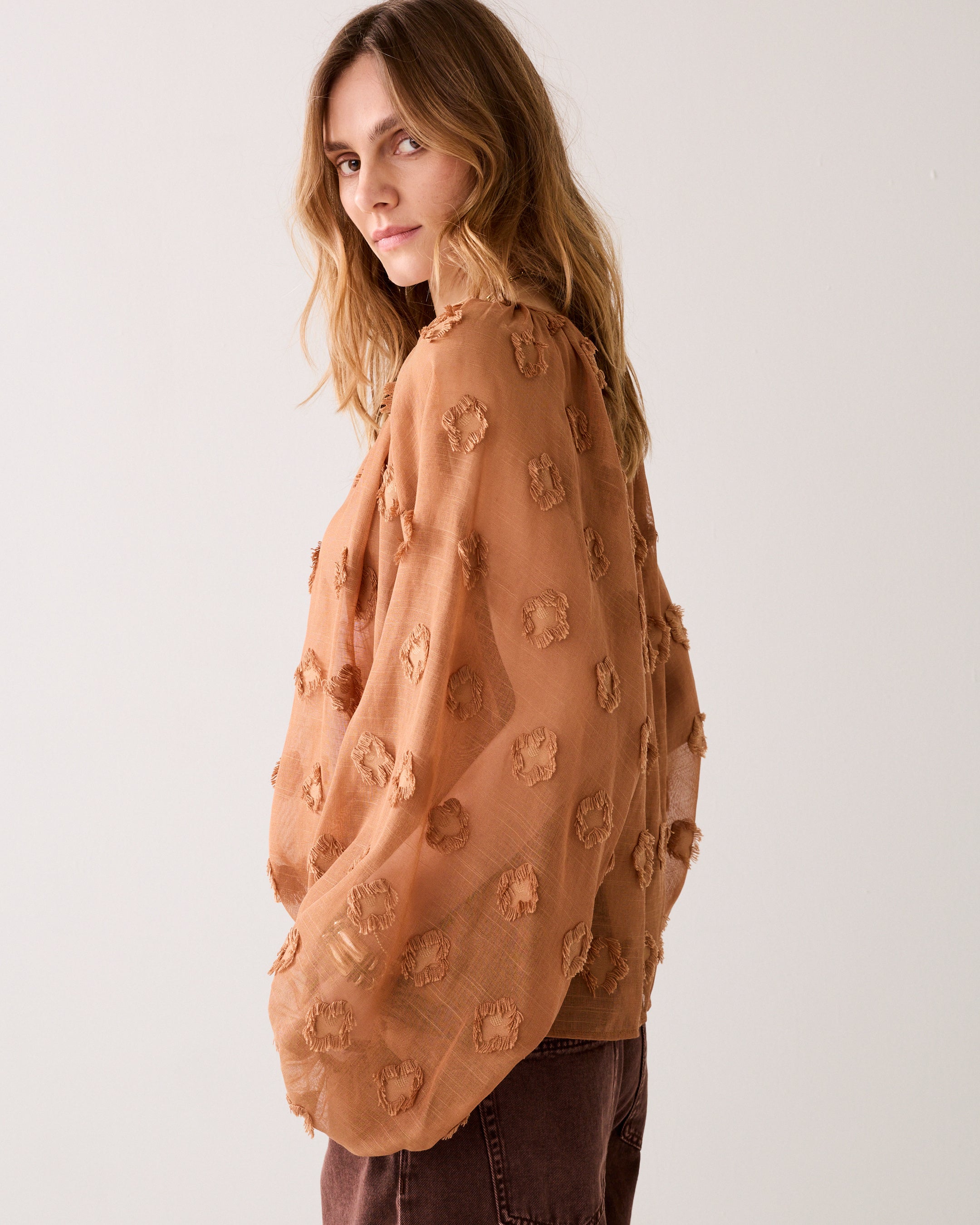 Transparent top with 3D dots – Summum