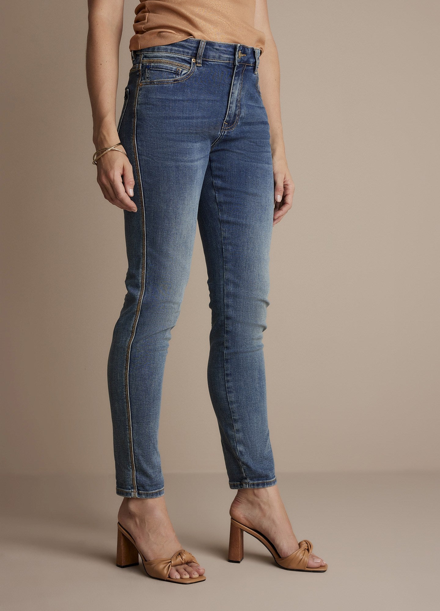 Slim-fit jeans