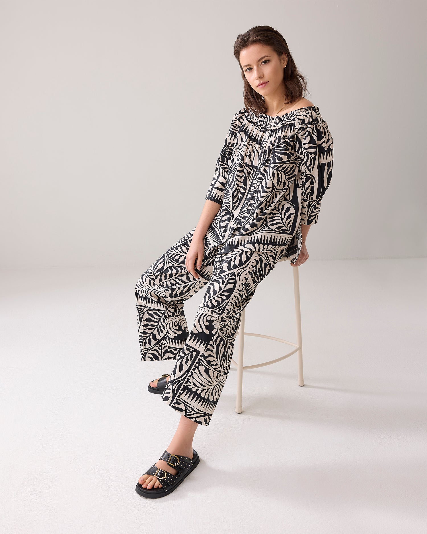 7/8th length two-tone trousers