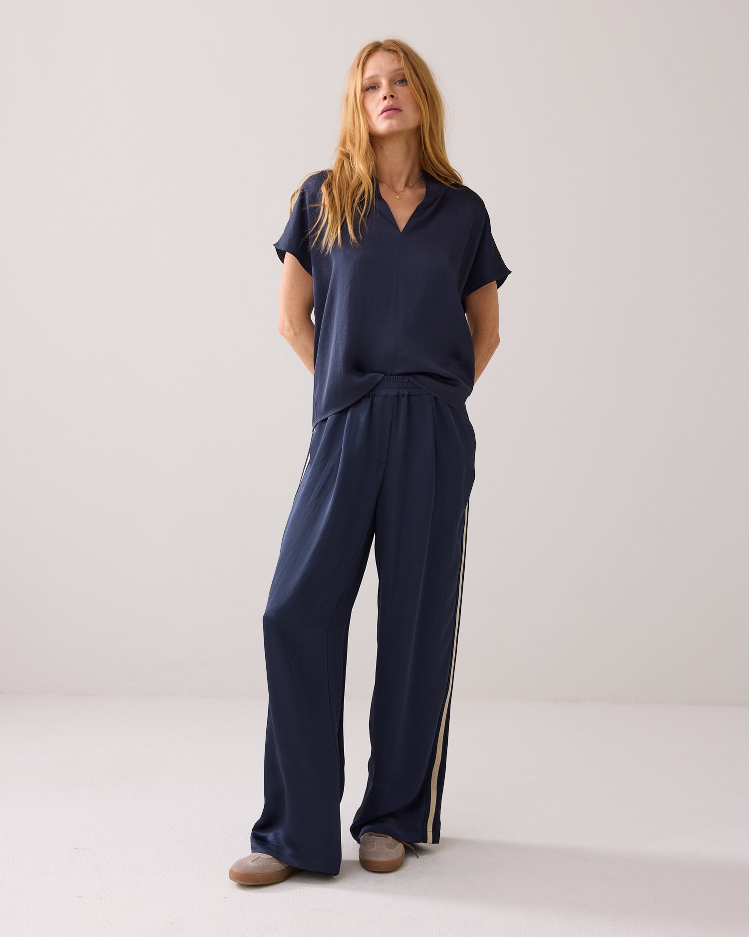 Comfy trousers with piping