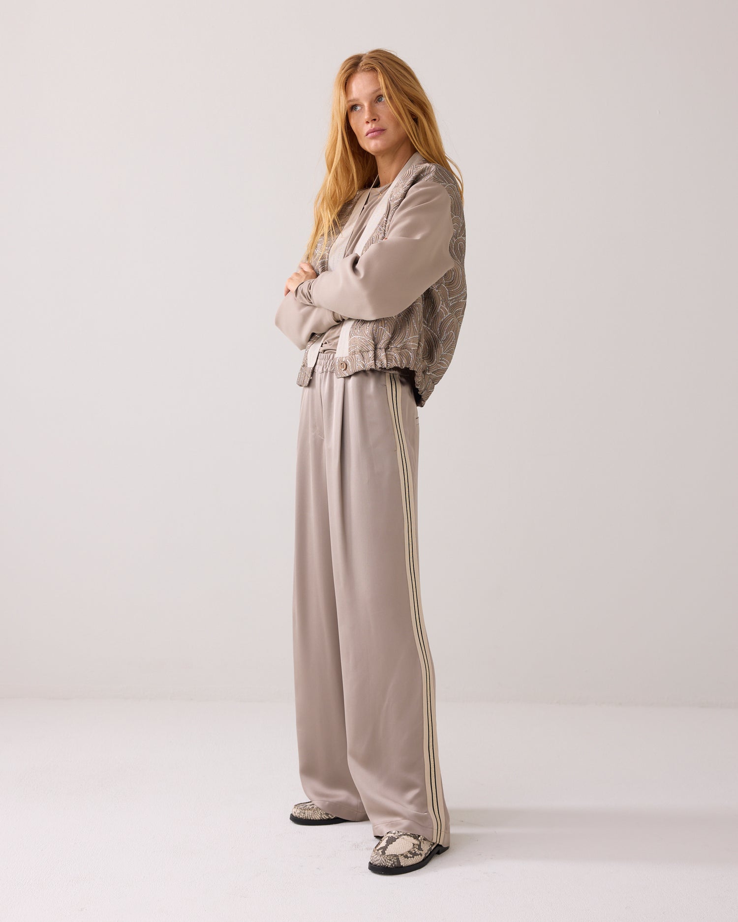 Comfy trousers with piping