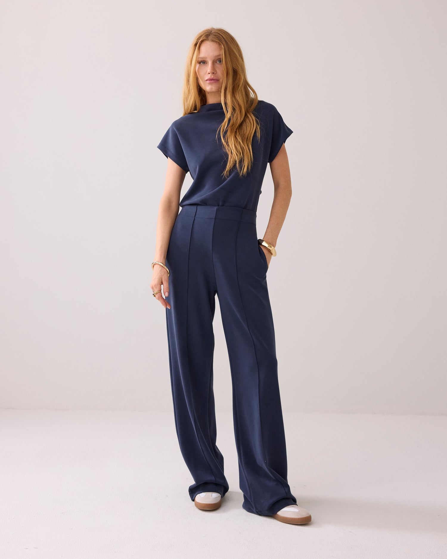 Scuba trousers with pintuck