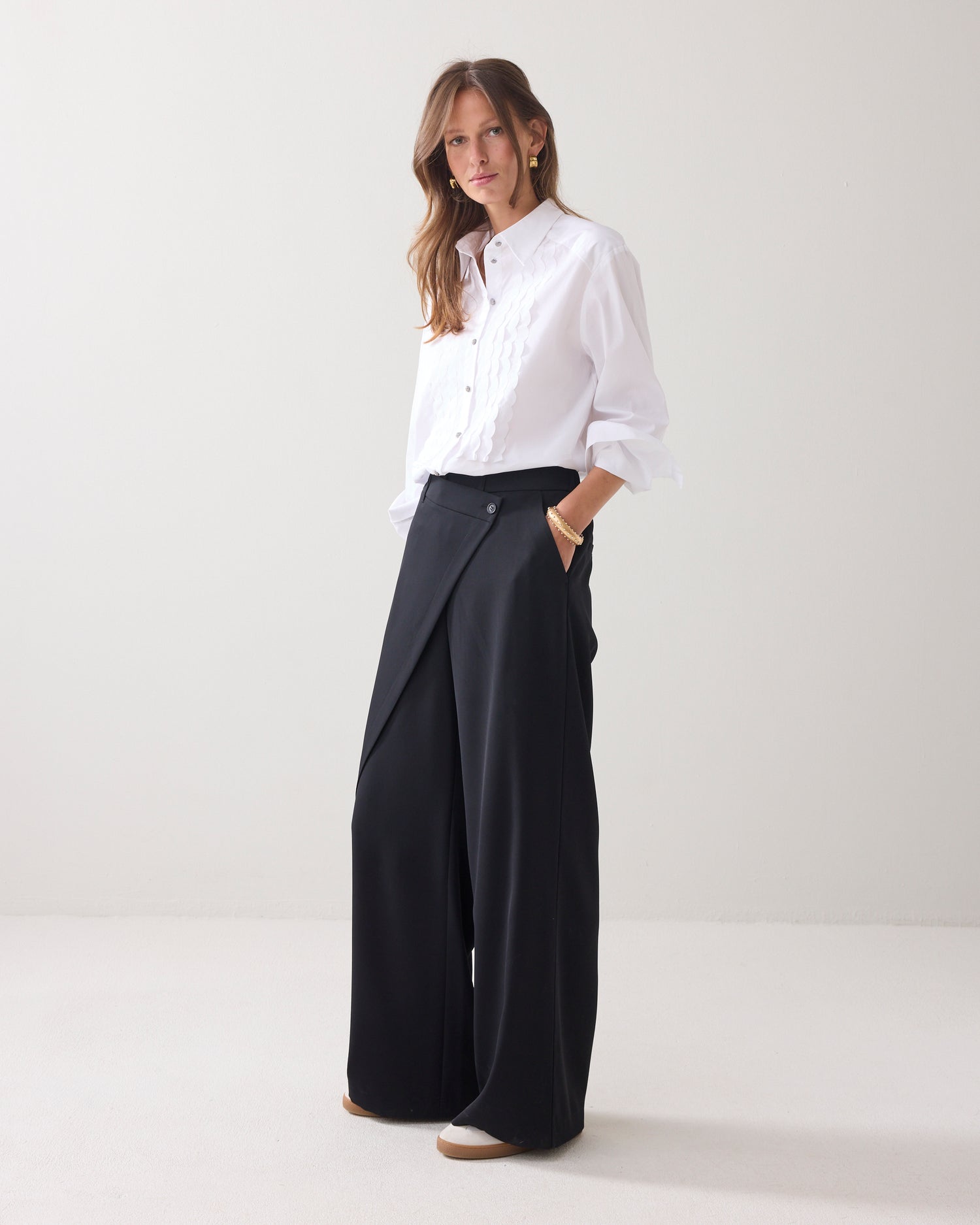 Wide-leg trousers with crossover