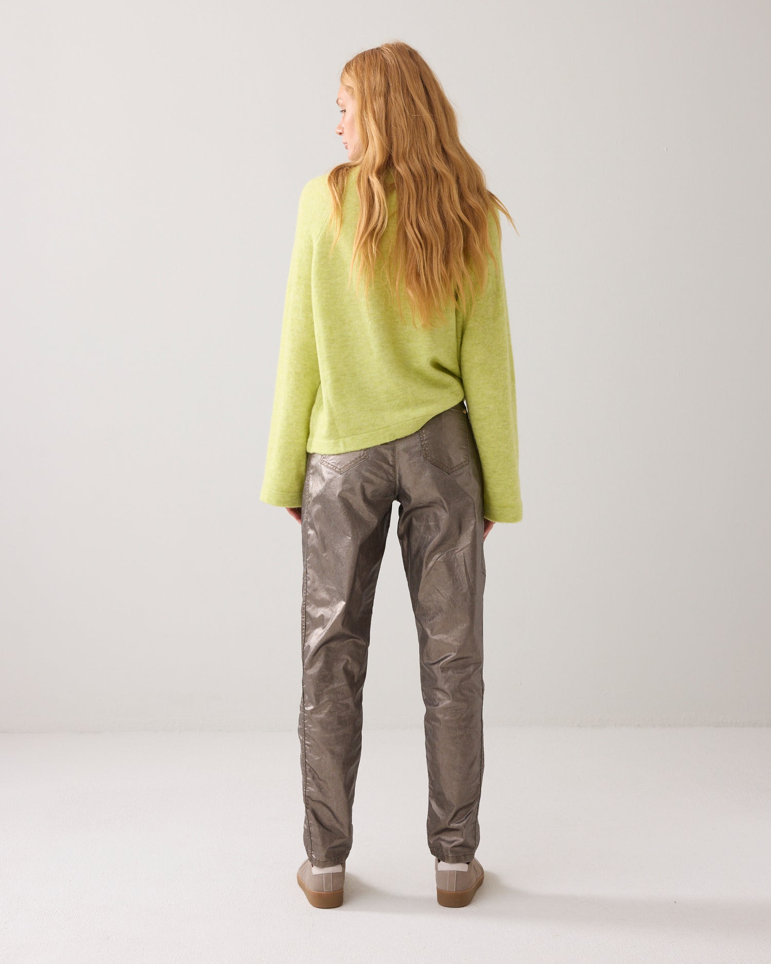 Mid-waist trousers with foil print