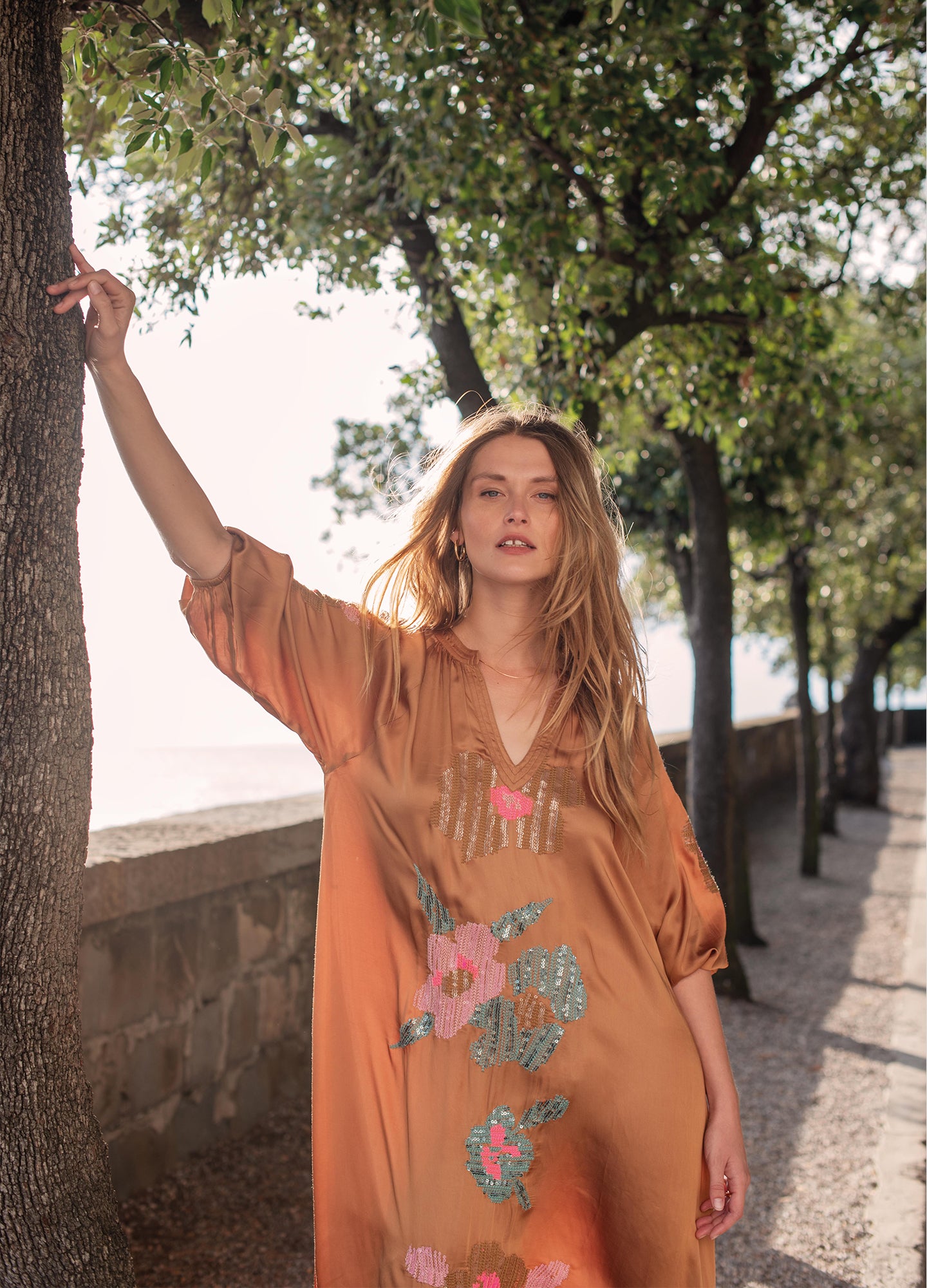 Glänzendes Kleid mit Pailletten