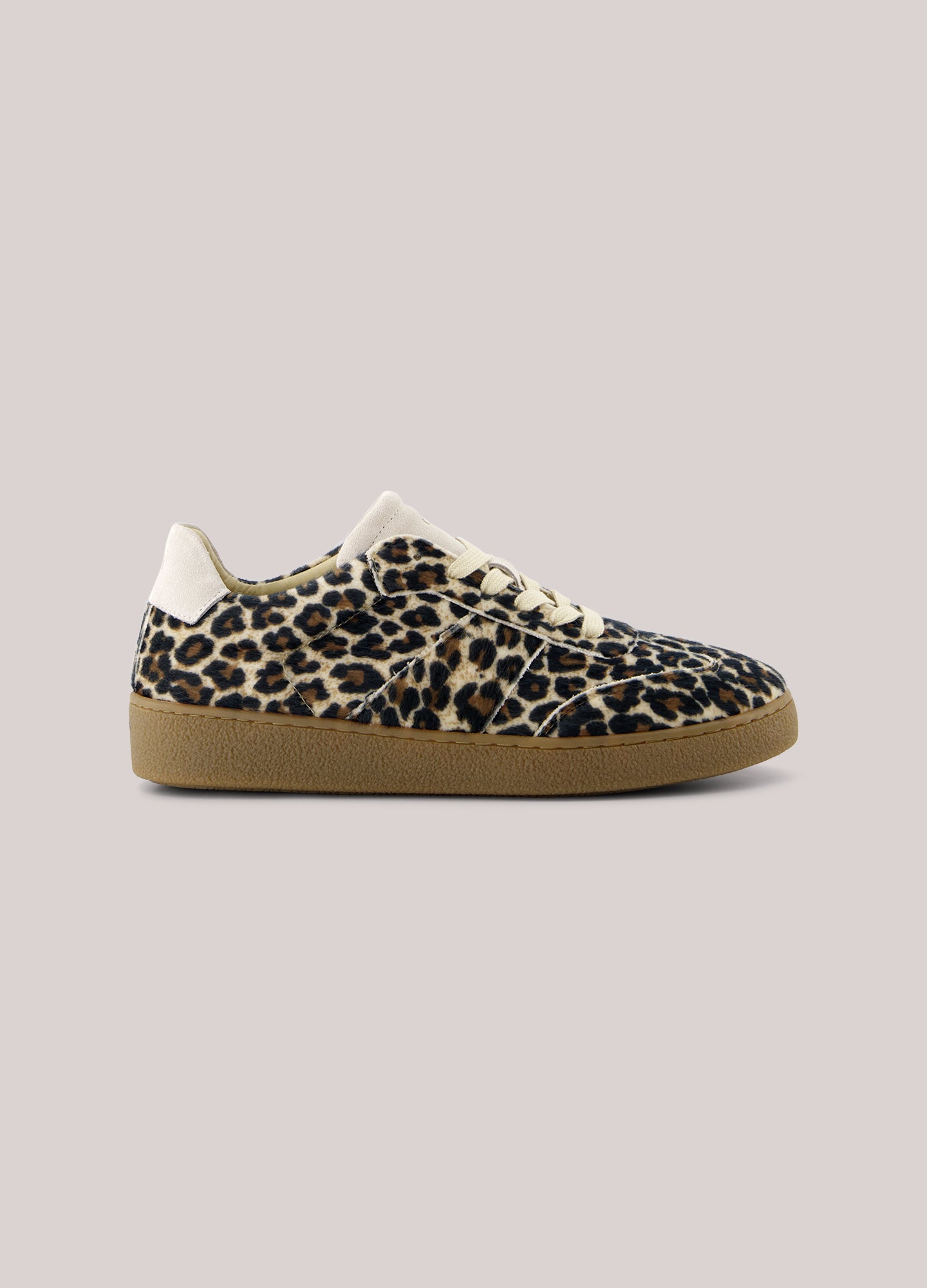 These trainers feature a synthetic upper with hairy animal print. The trainers have a rubber sole and leather lining.