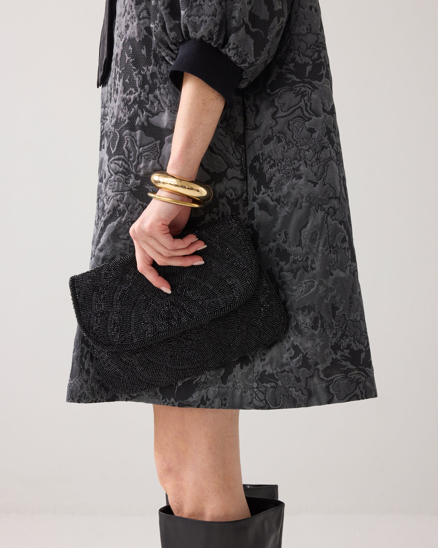 Clutch mit Perlenstickerei