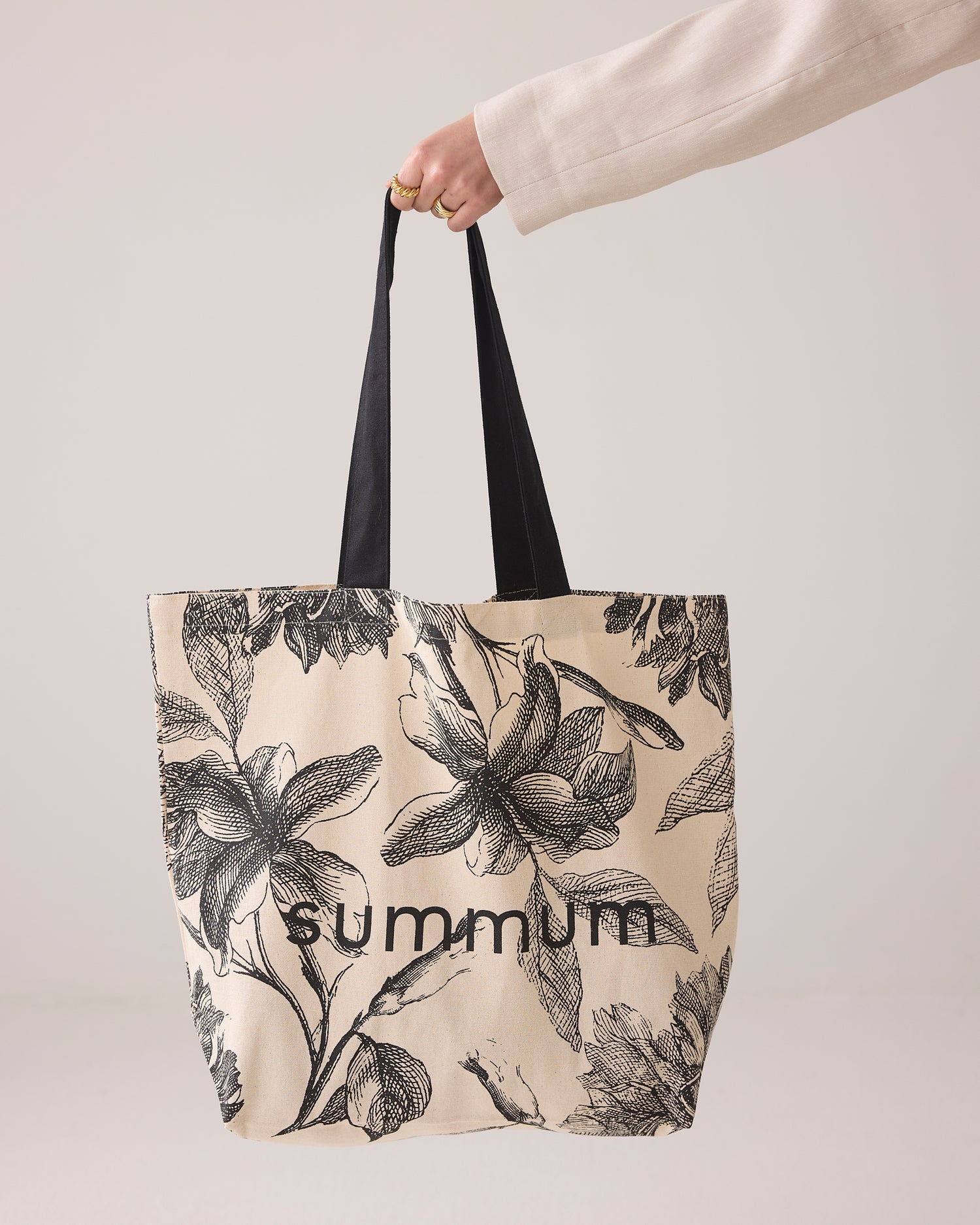 Kostenloser Canvas Shopper bei einem Einkauf ab 300 Euro.