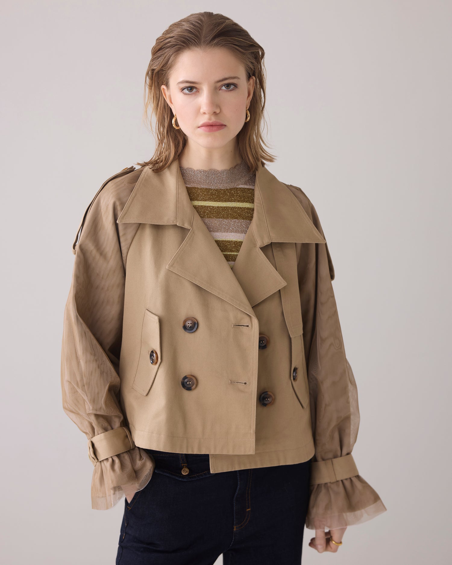 Korte trenchcoat met mesh mouwen