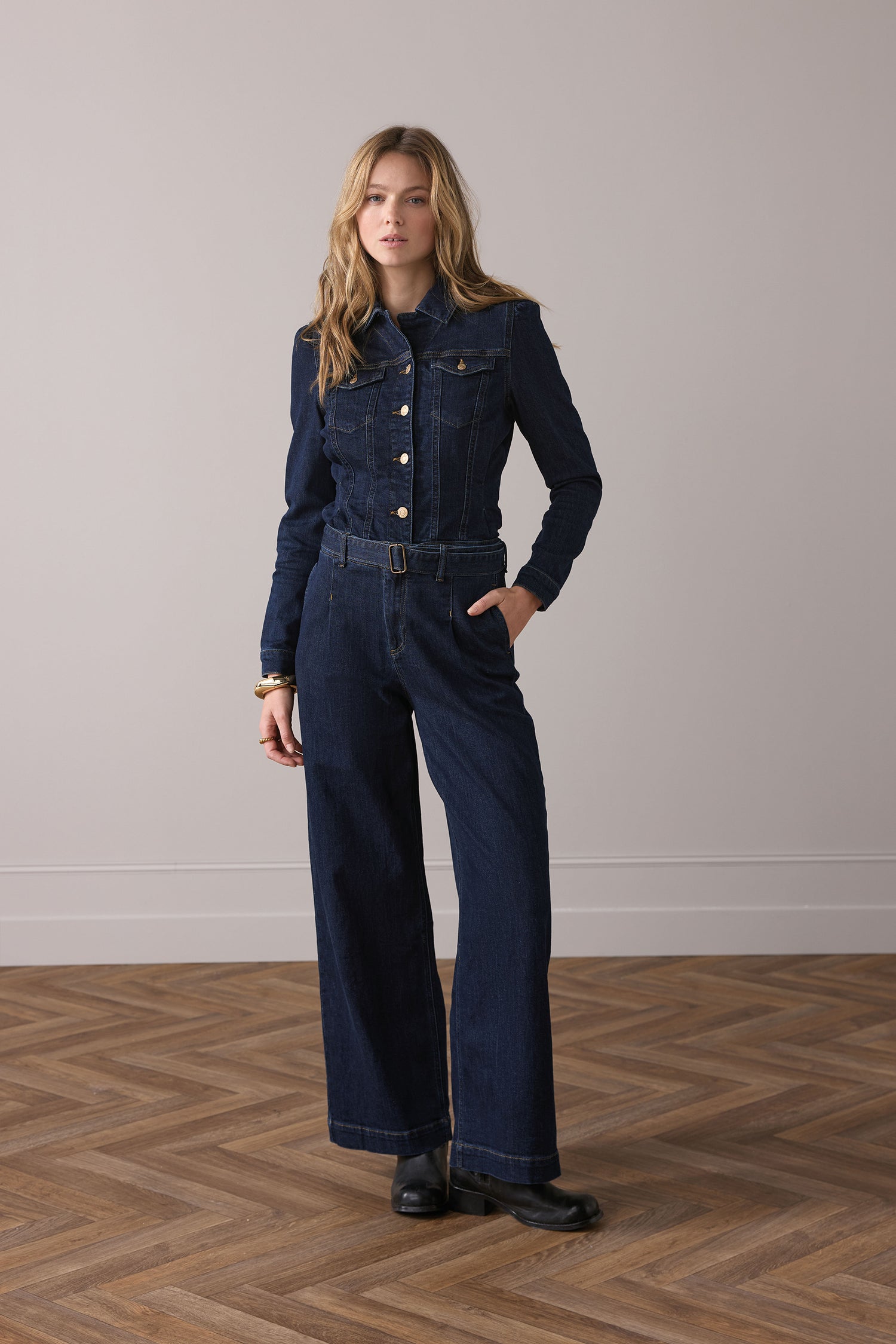 <p>SHOP THE LOOK</p>