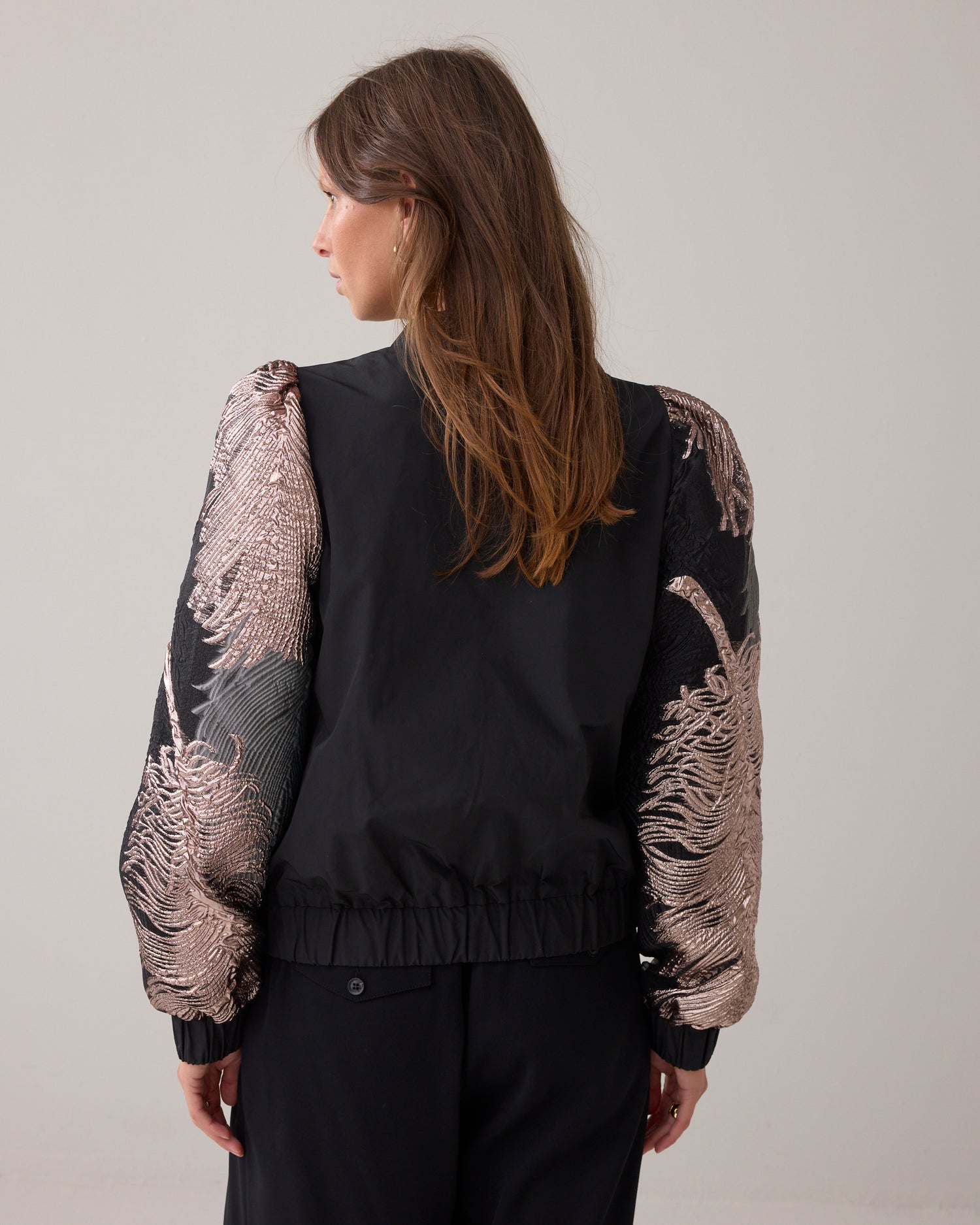 Festliche Bomberjacke mit Jacquard-Ärmeln