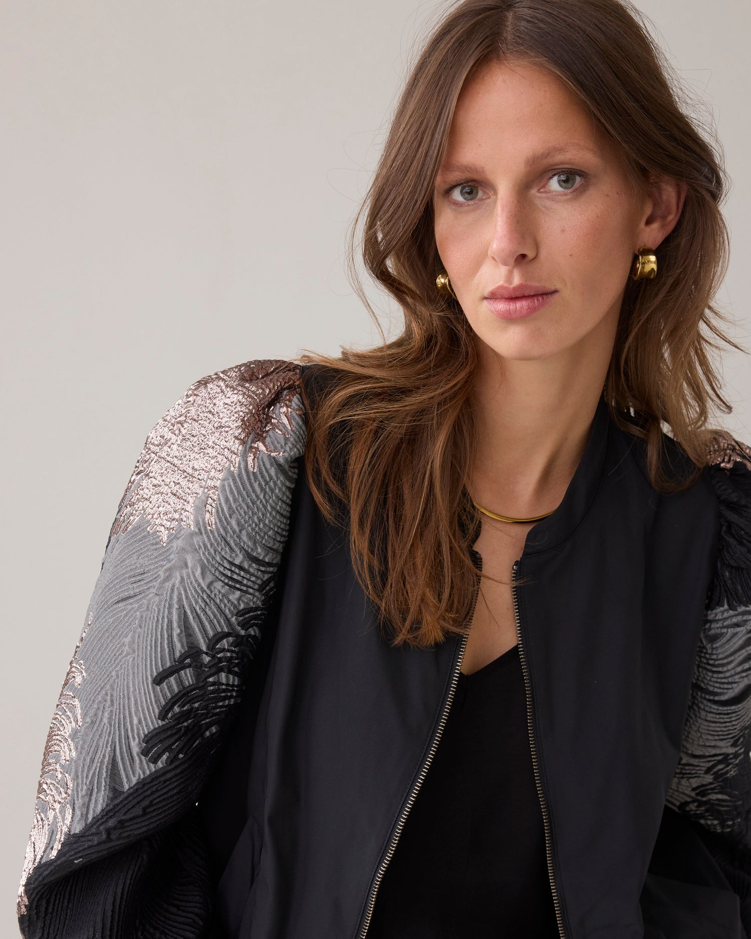 Festliche Bomberjacke mit Jacquard-Ärmeln