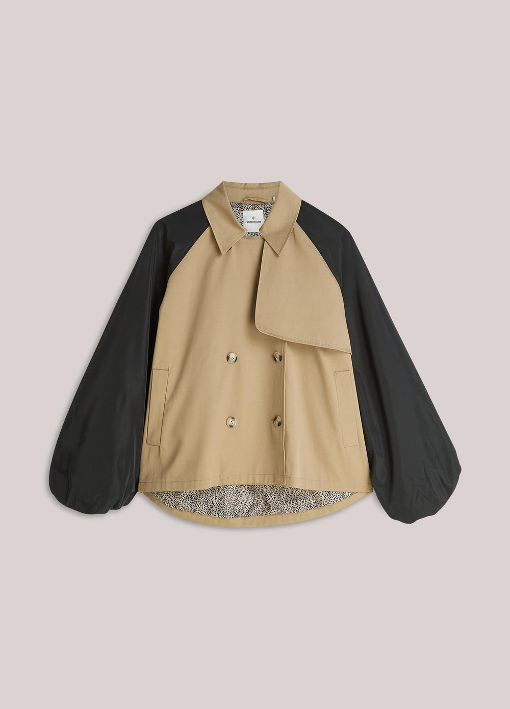 Oversized trenchcoat contrast