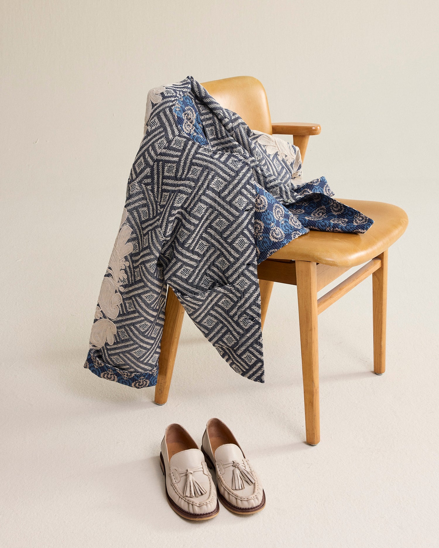 Reversible Jacke mit Stickerei