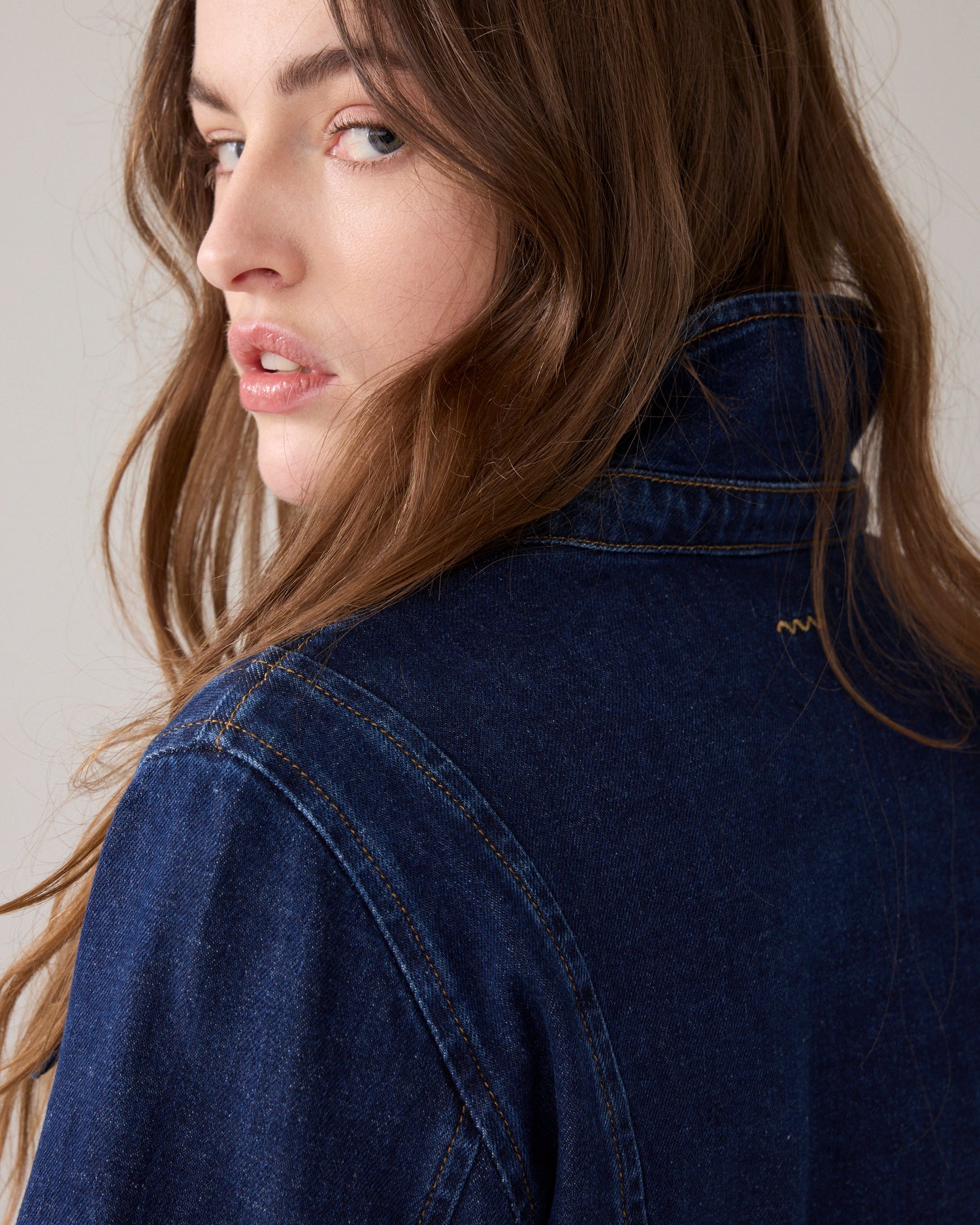 Fitted rinse denim jack