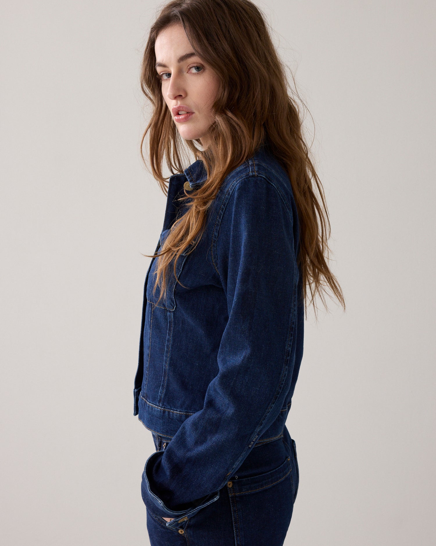 Fitted rinse denim jack