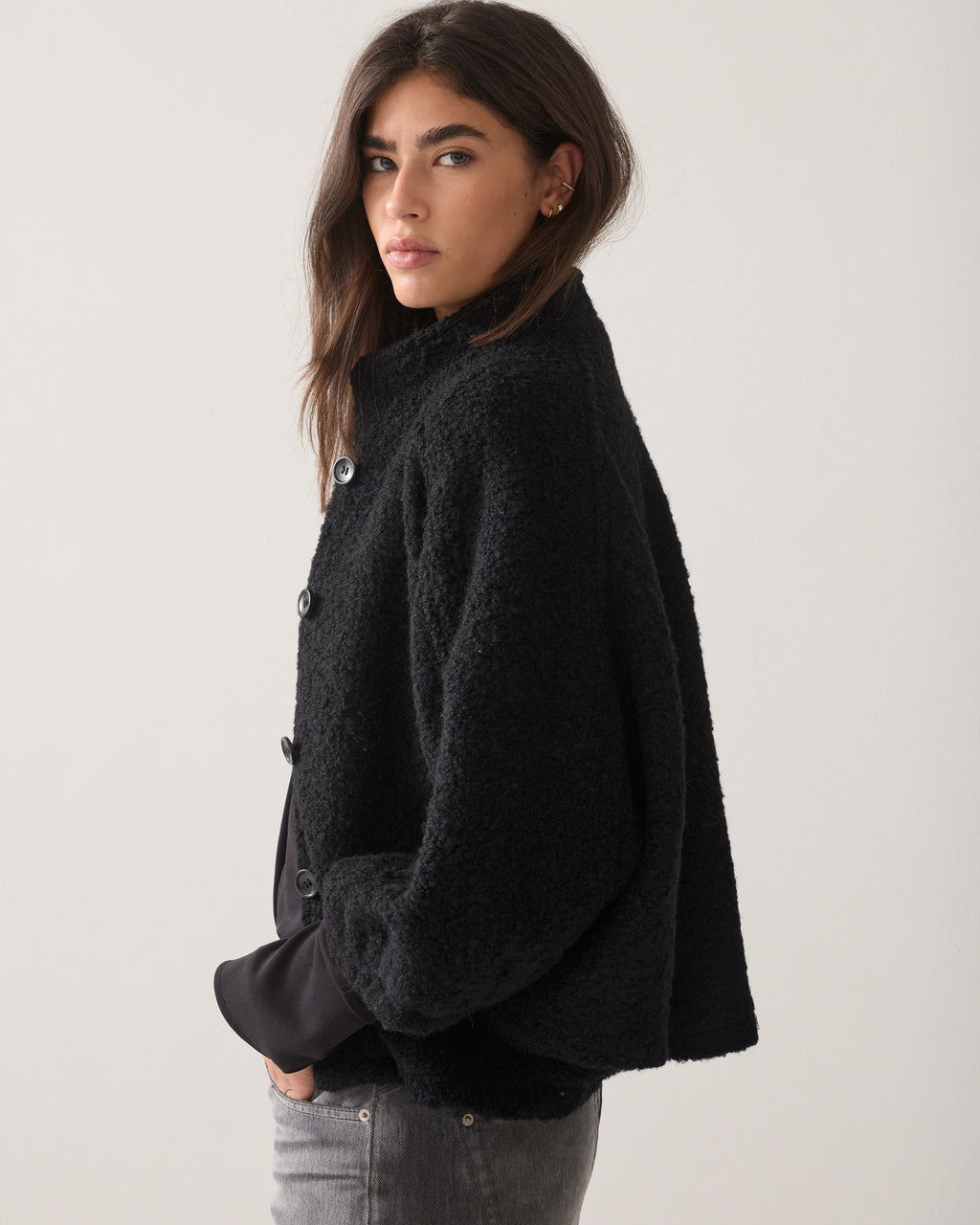 Veste cape en laine bouclée