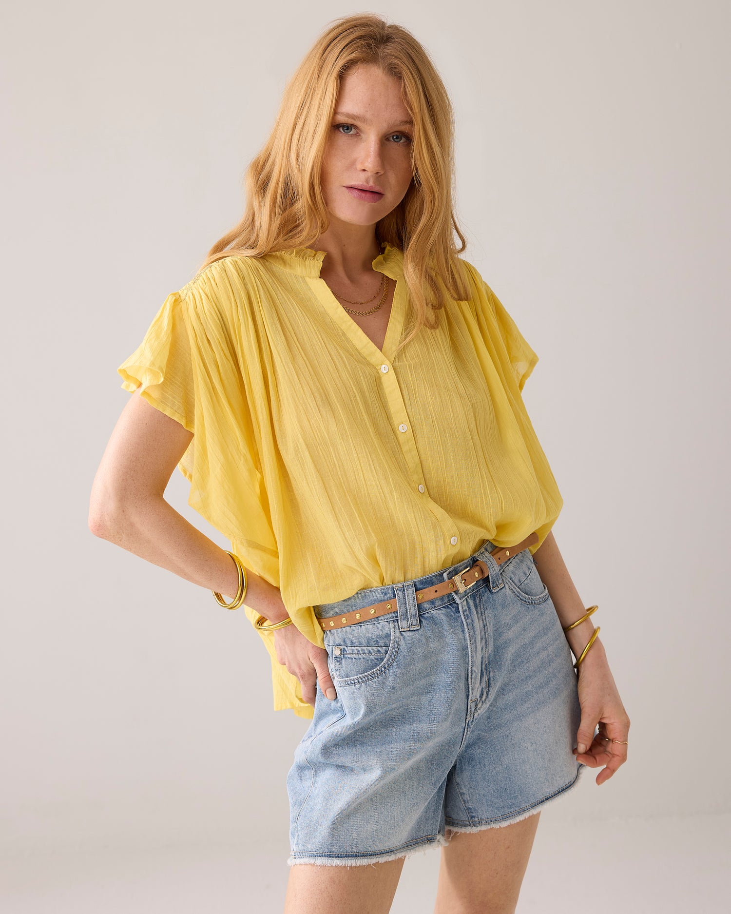 Blouse with flounce sleeves