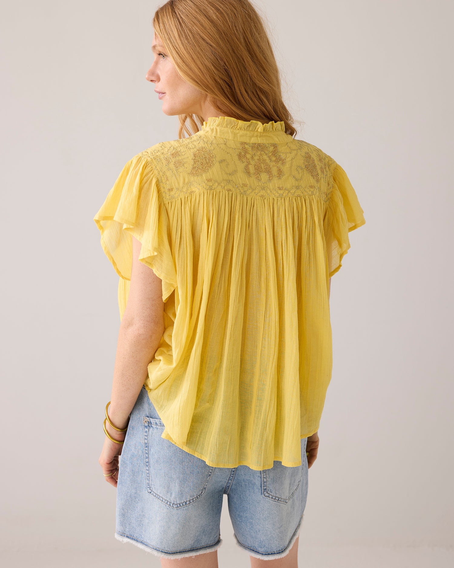 Blouse with flounce sleeves