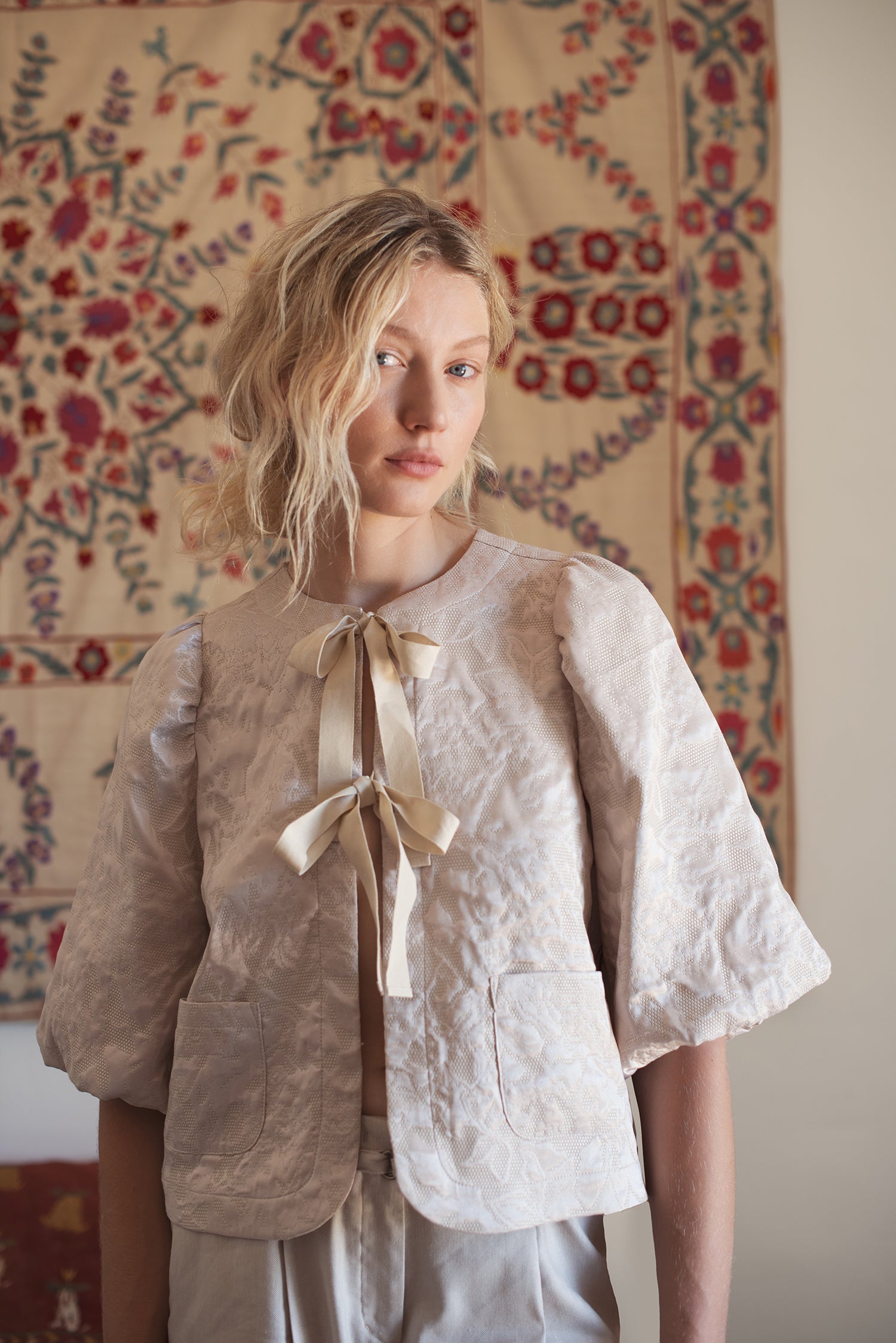 Blouse jacket with bow fastening