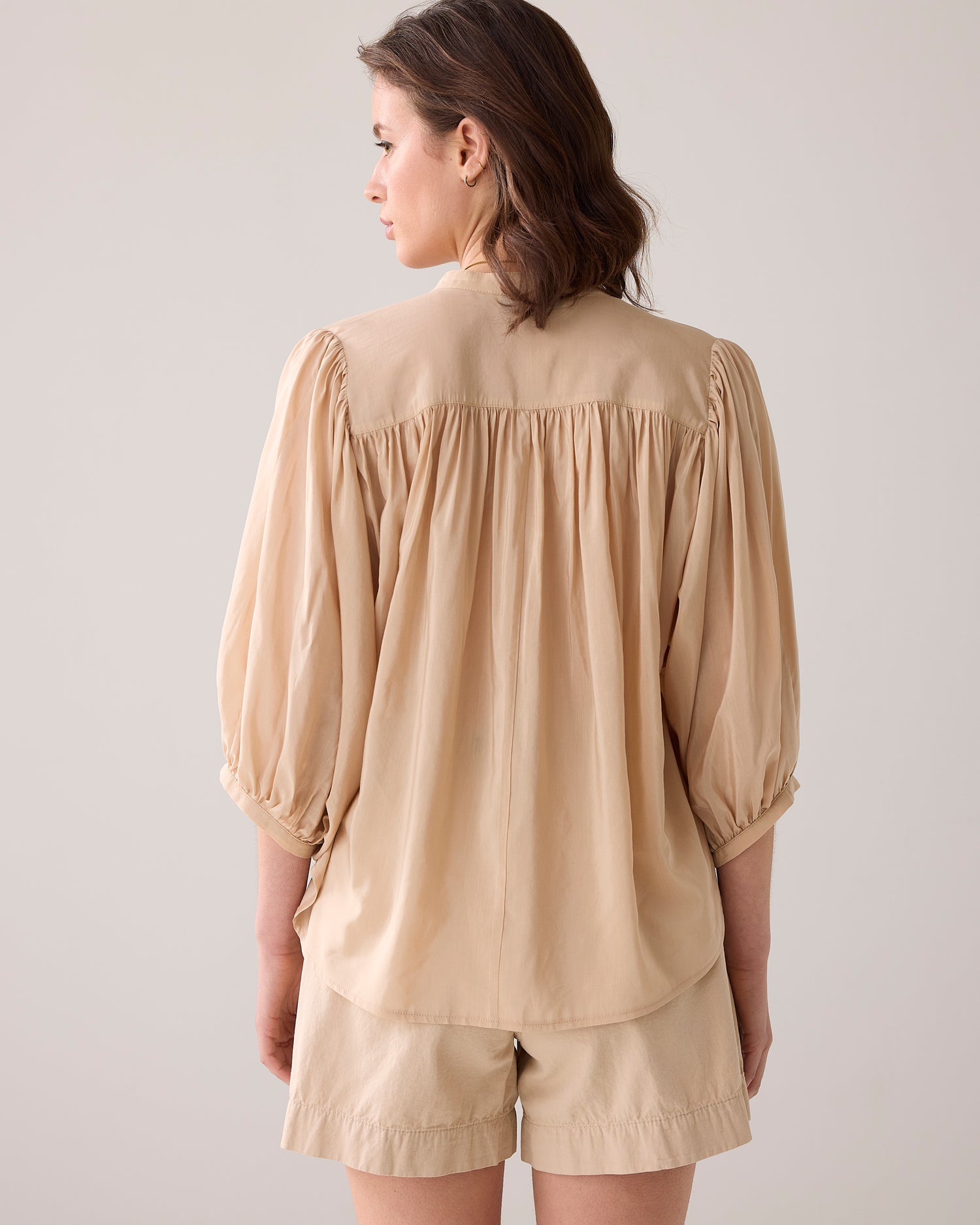 Airy wide-fit blouse