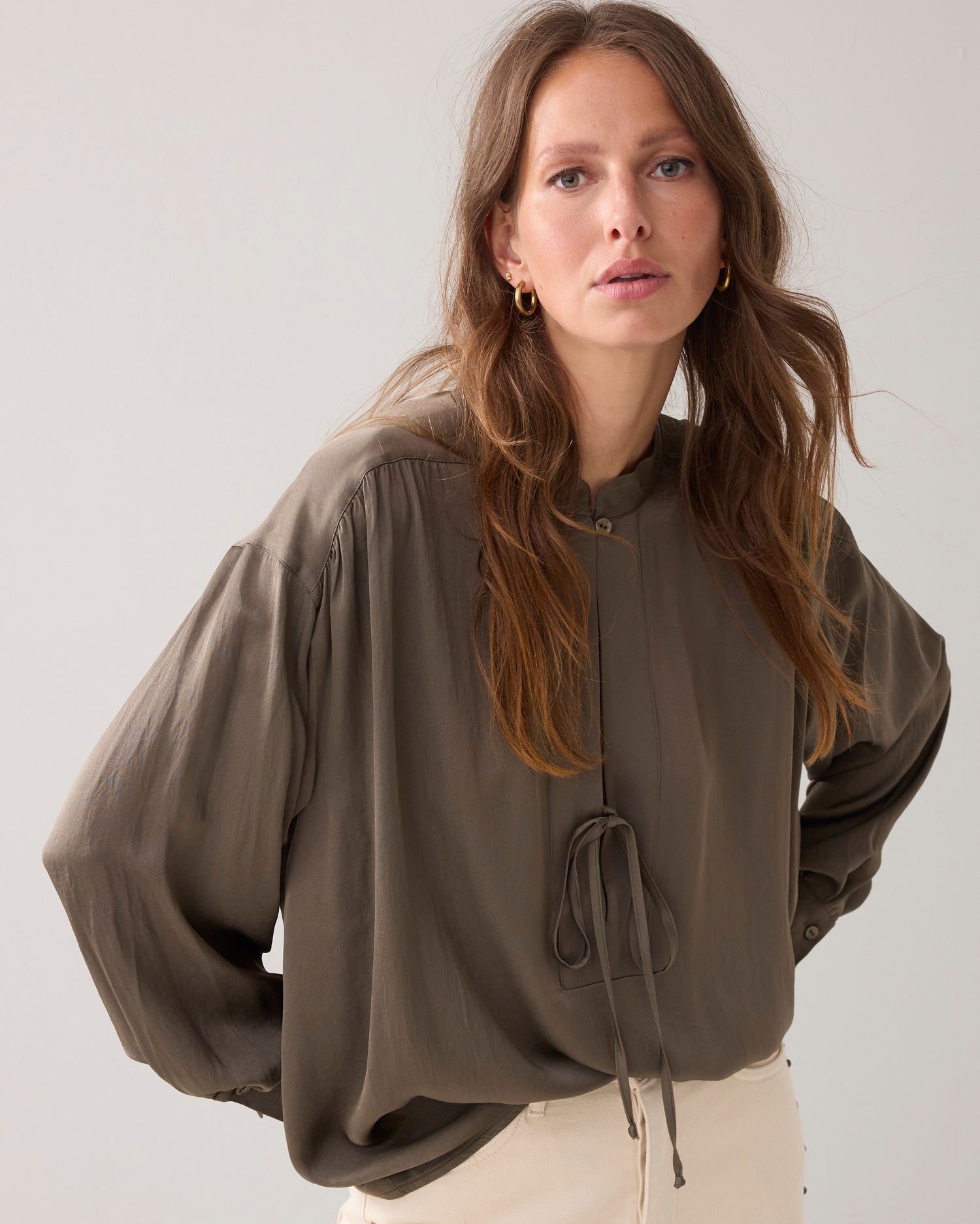 Glanzende top met striksluiting