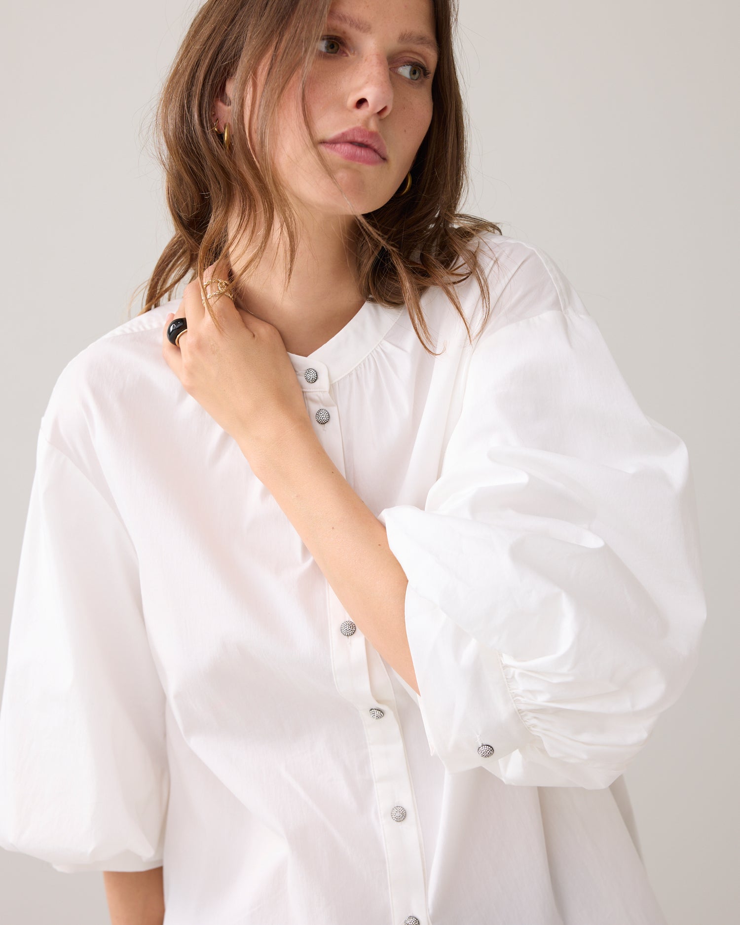 Blouse met diamantknoopjes