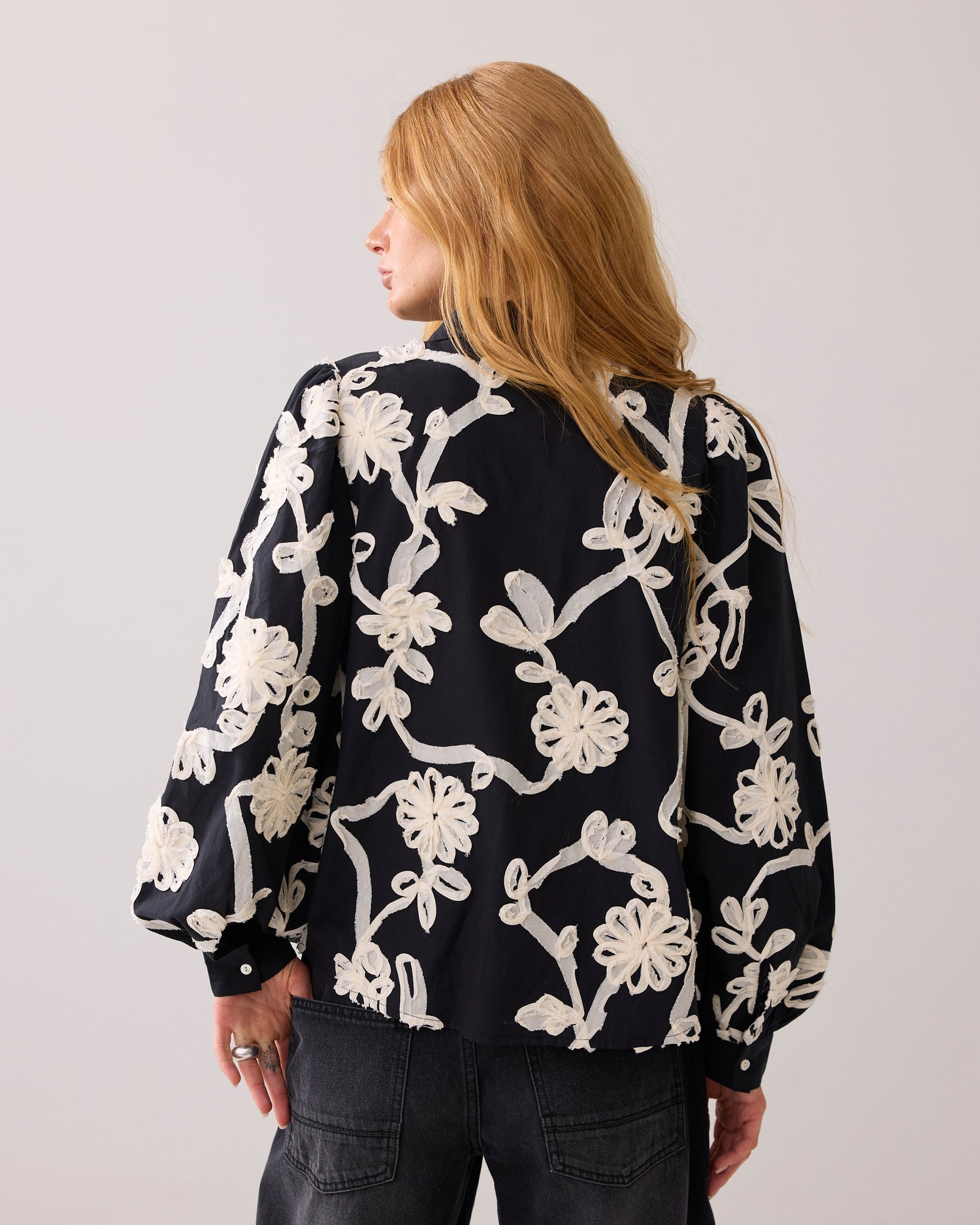 Blouse met flower tape
