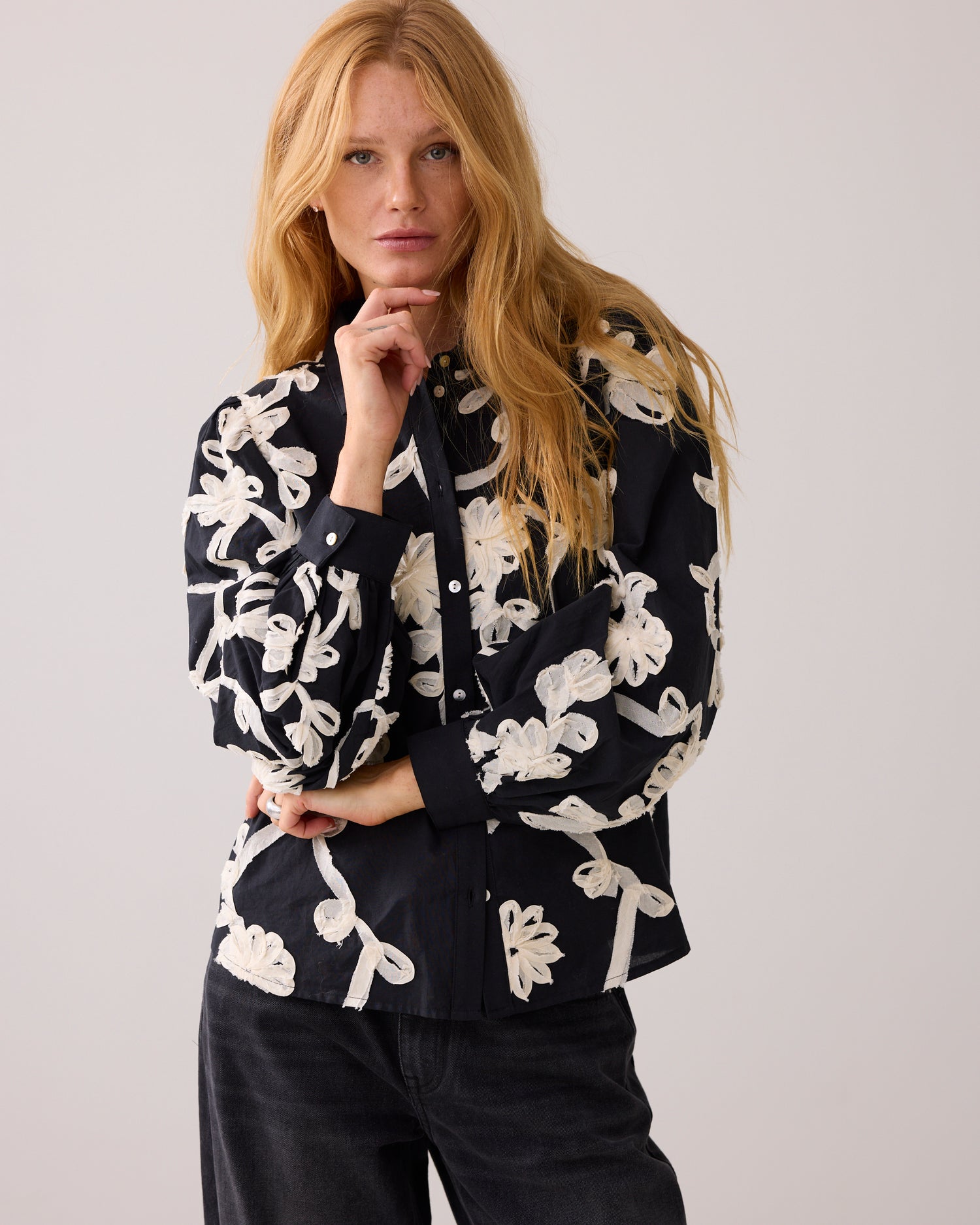 Blouse met flower tape