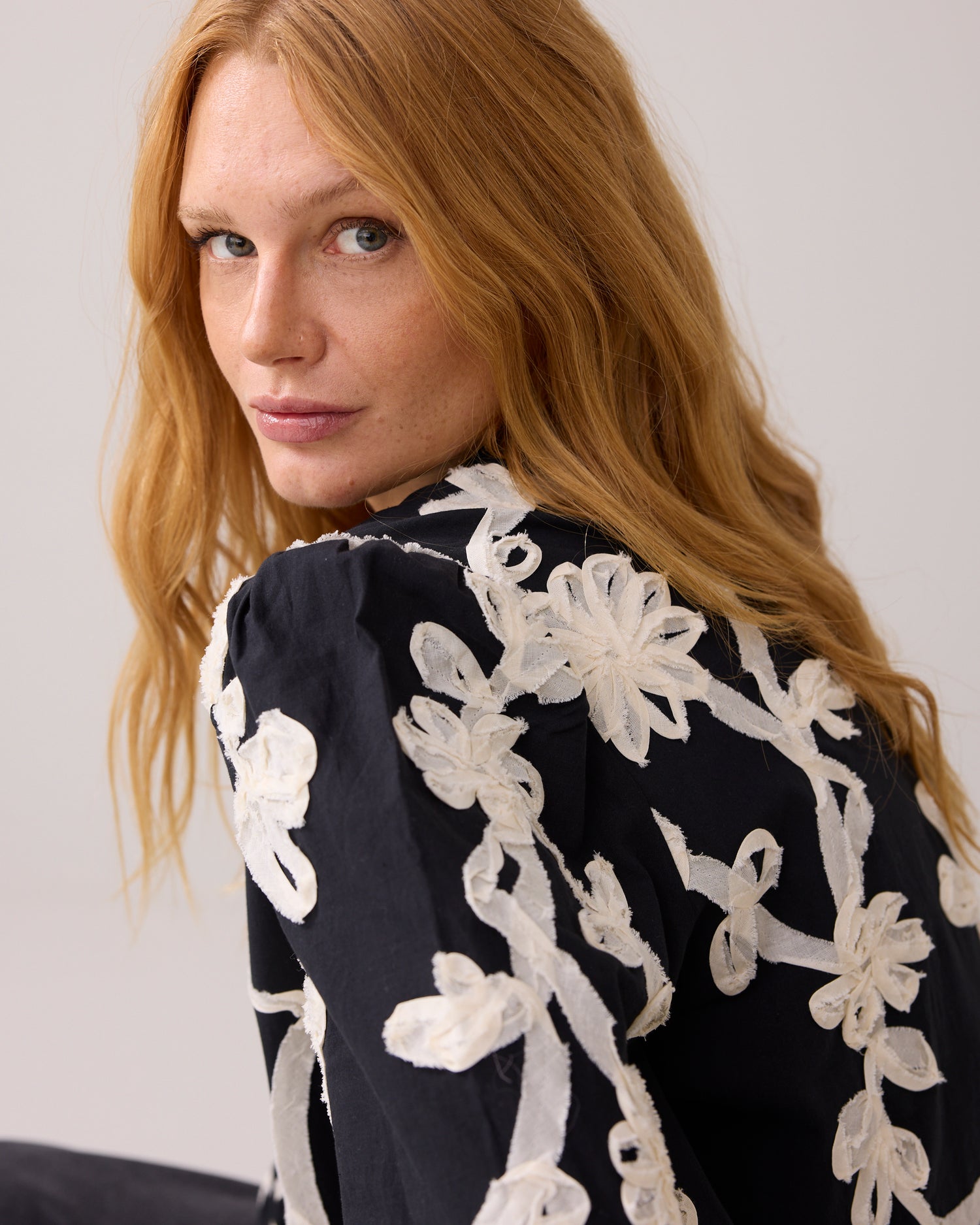 Blouse met flower tape