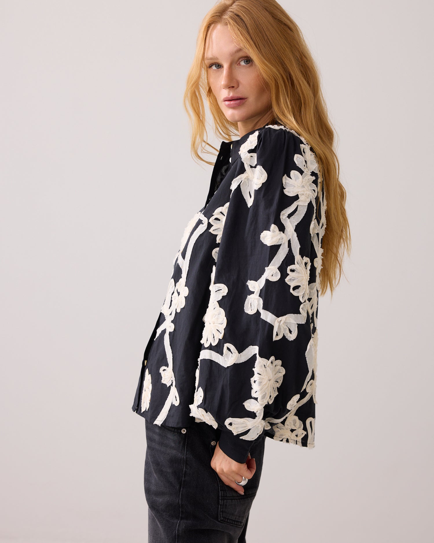 Blouse met flower tape