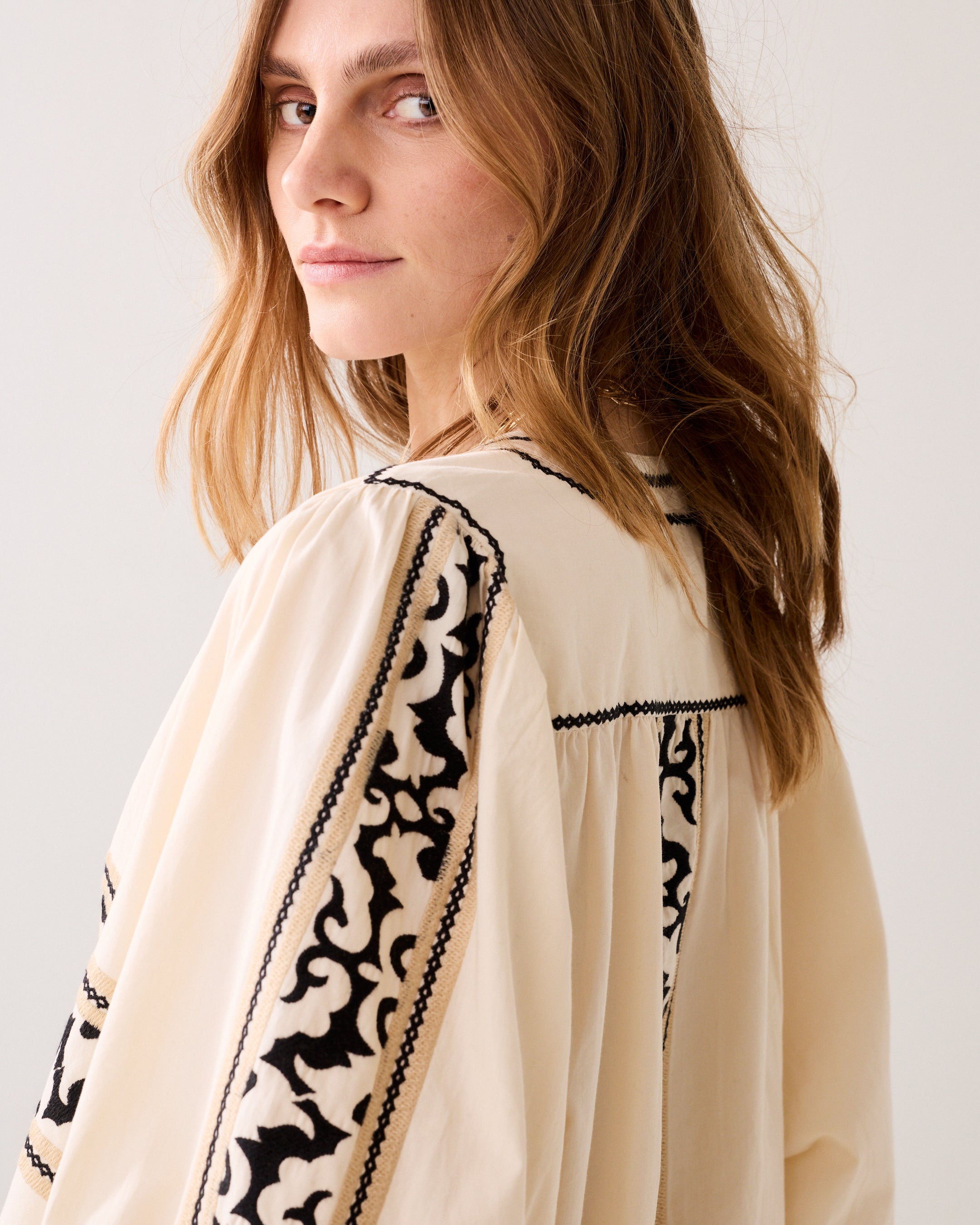 Geborduurde blouse crispy cotton