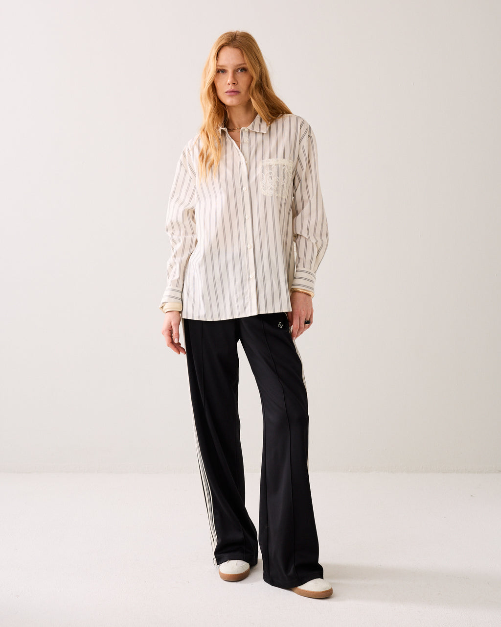 Overhemdblouse met kantdetails