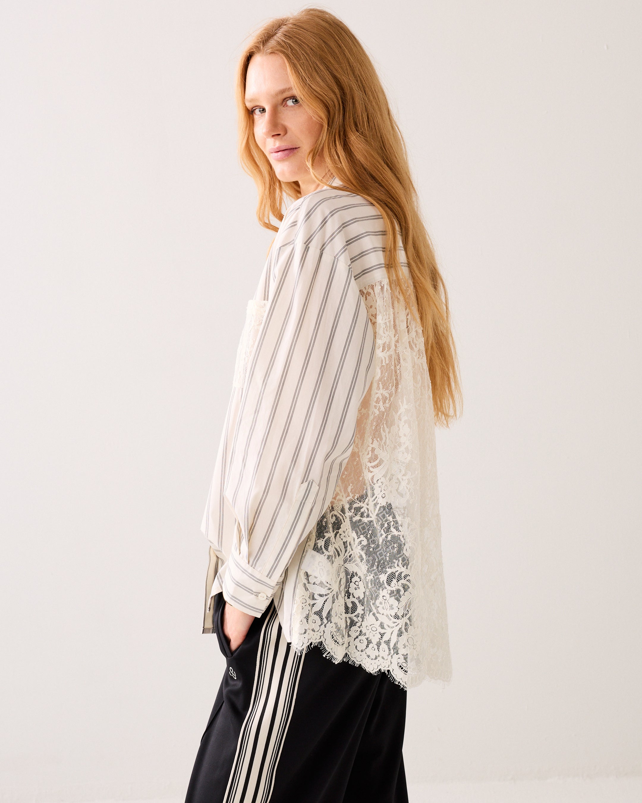 Overhemdblouse met kantdetails