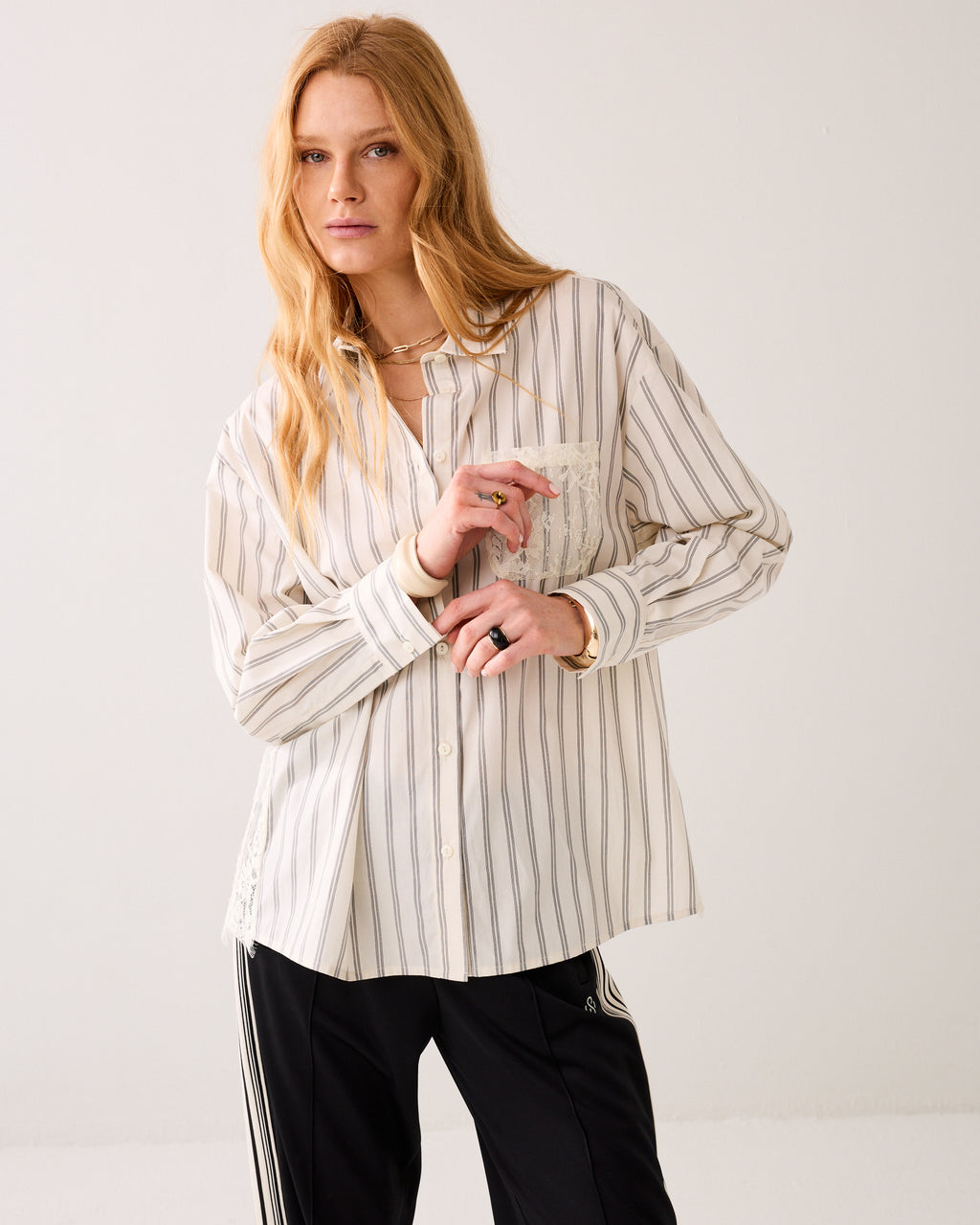 Overhemdblouse met kantdetails