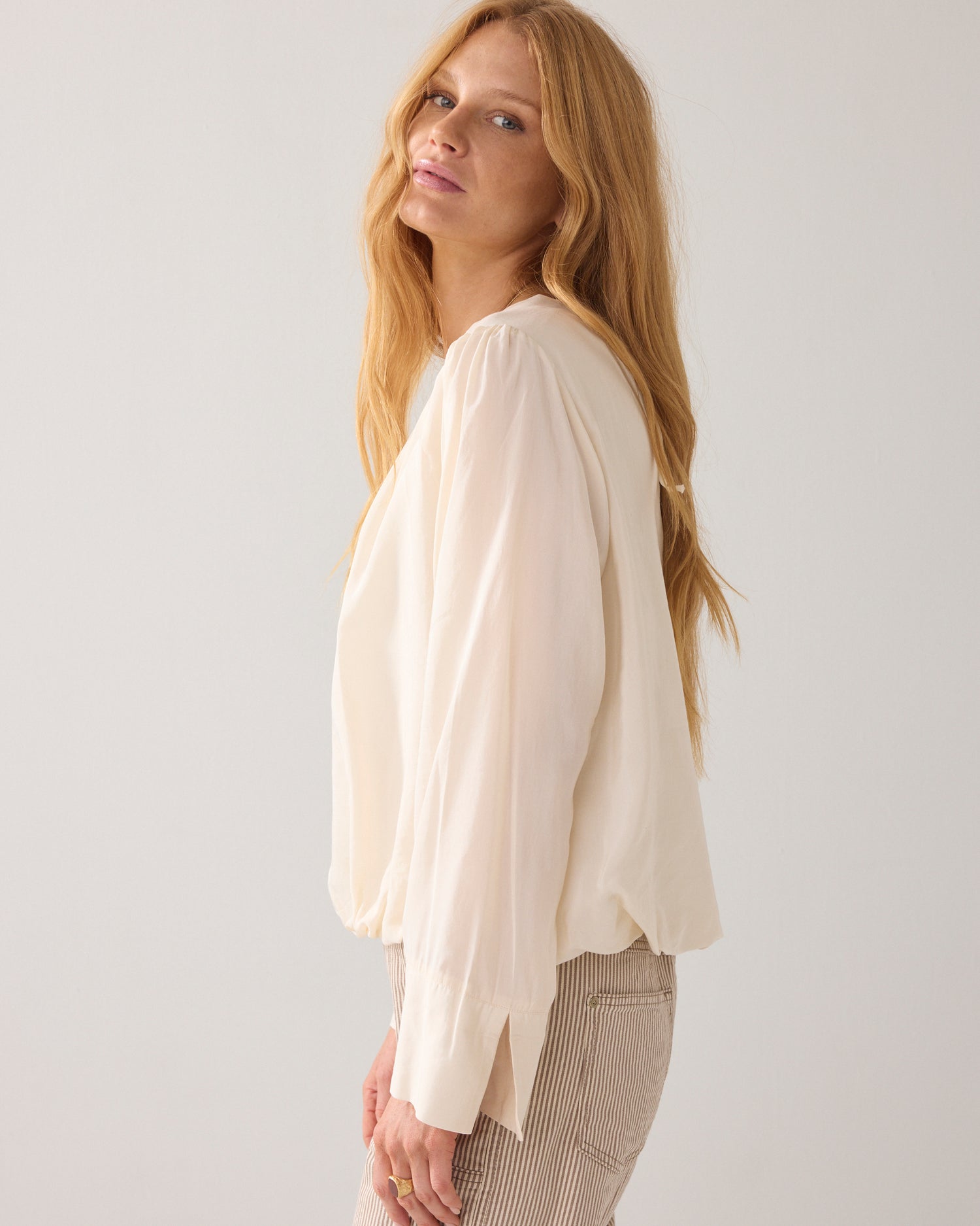 Top met geplooide halslijn