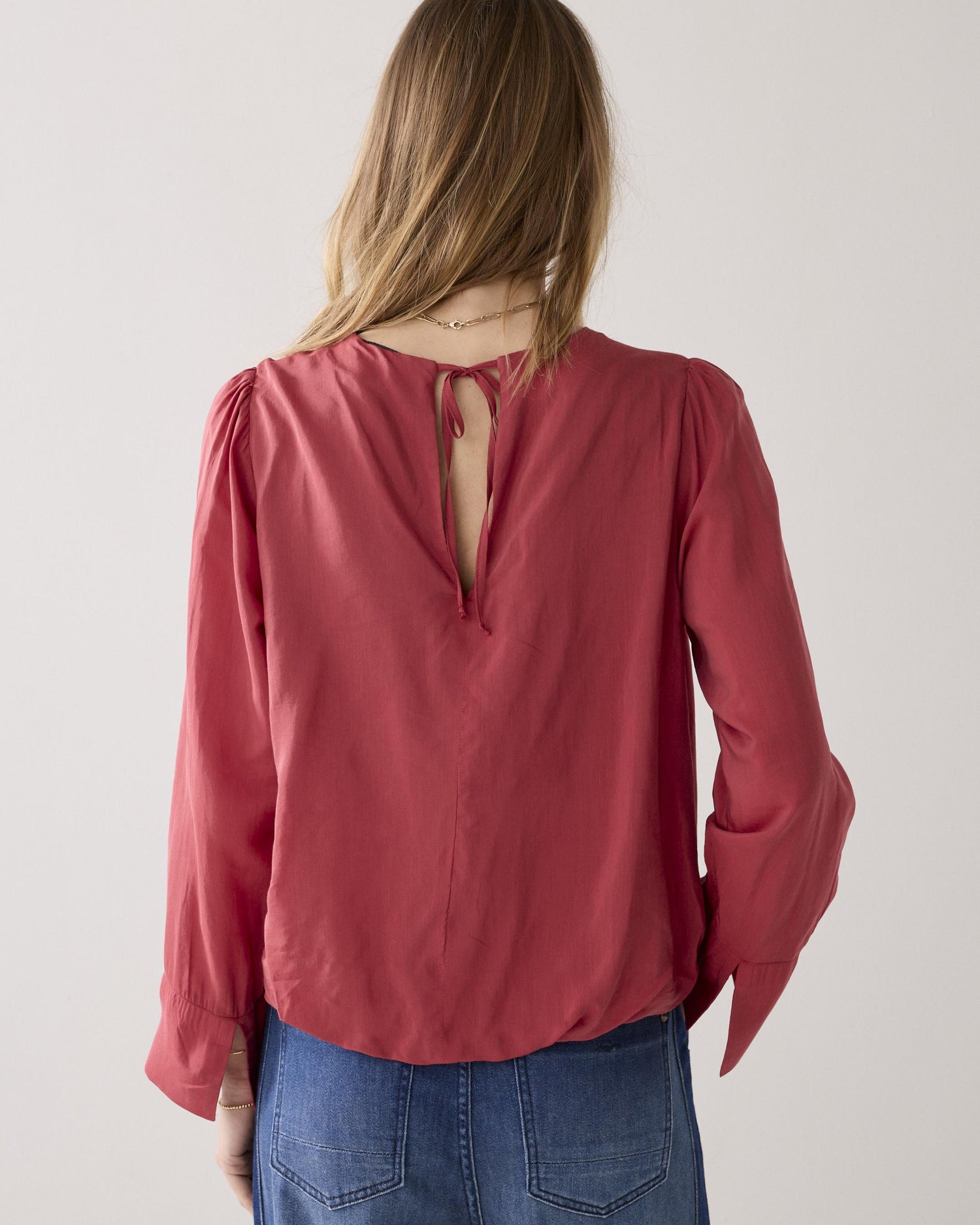 Haut à encolure plissée