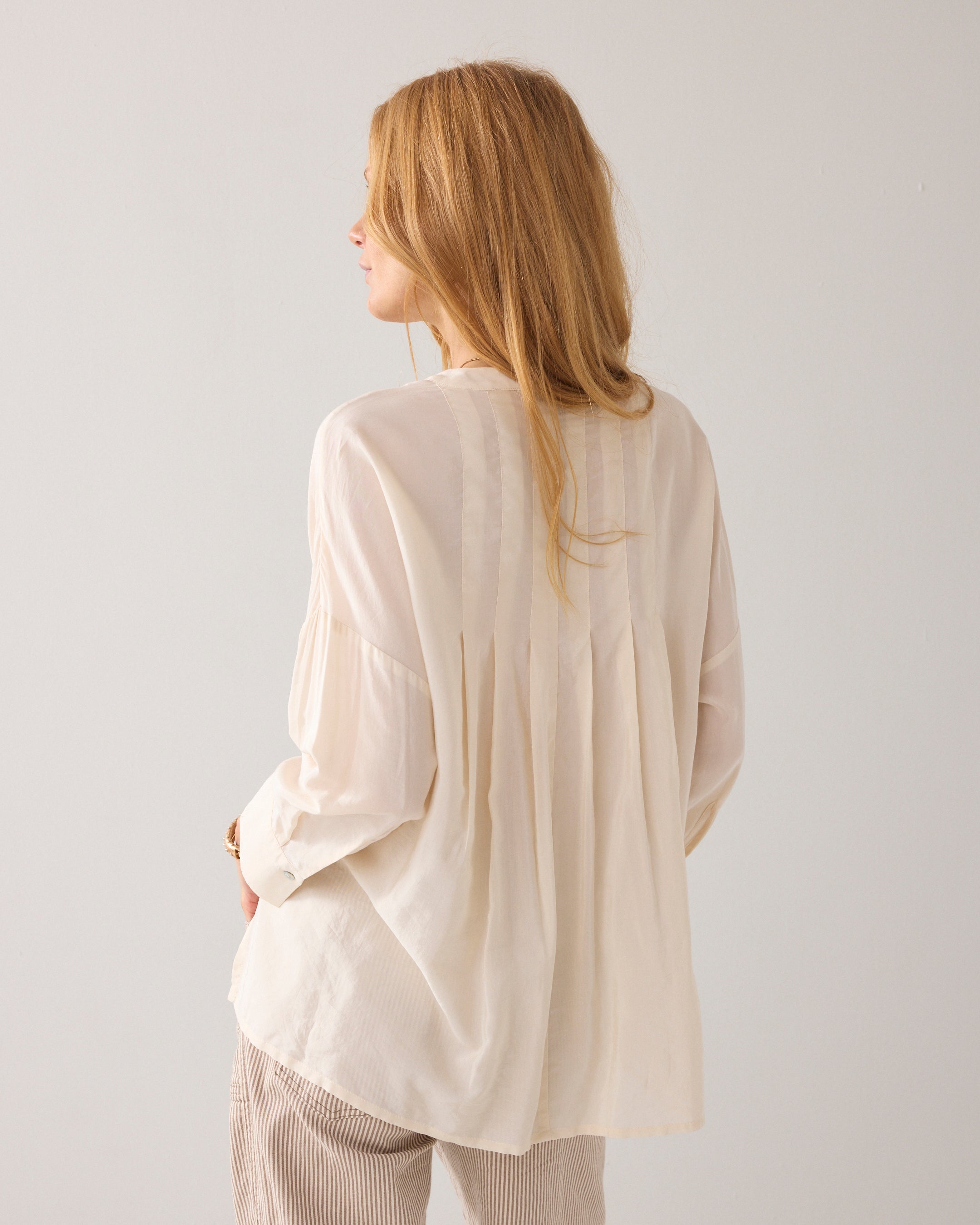 Glanzende wear-your-way overhemdblouse