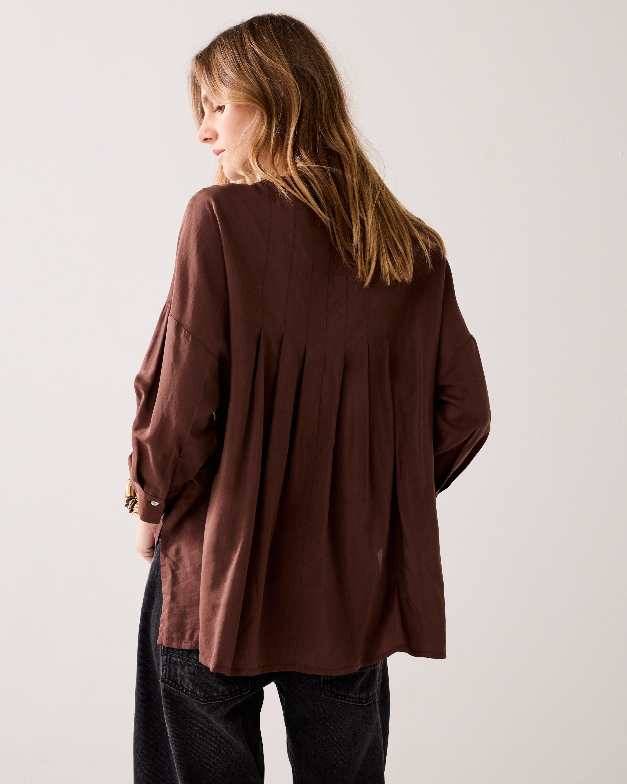 Glanzende wear-your-way overhemdblouse