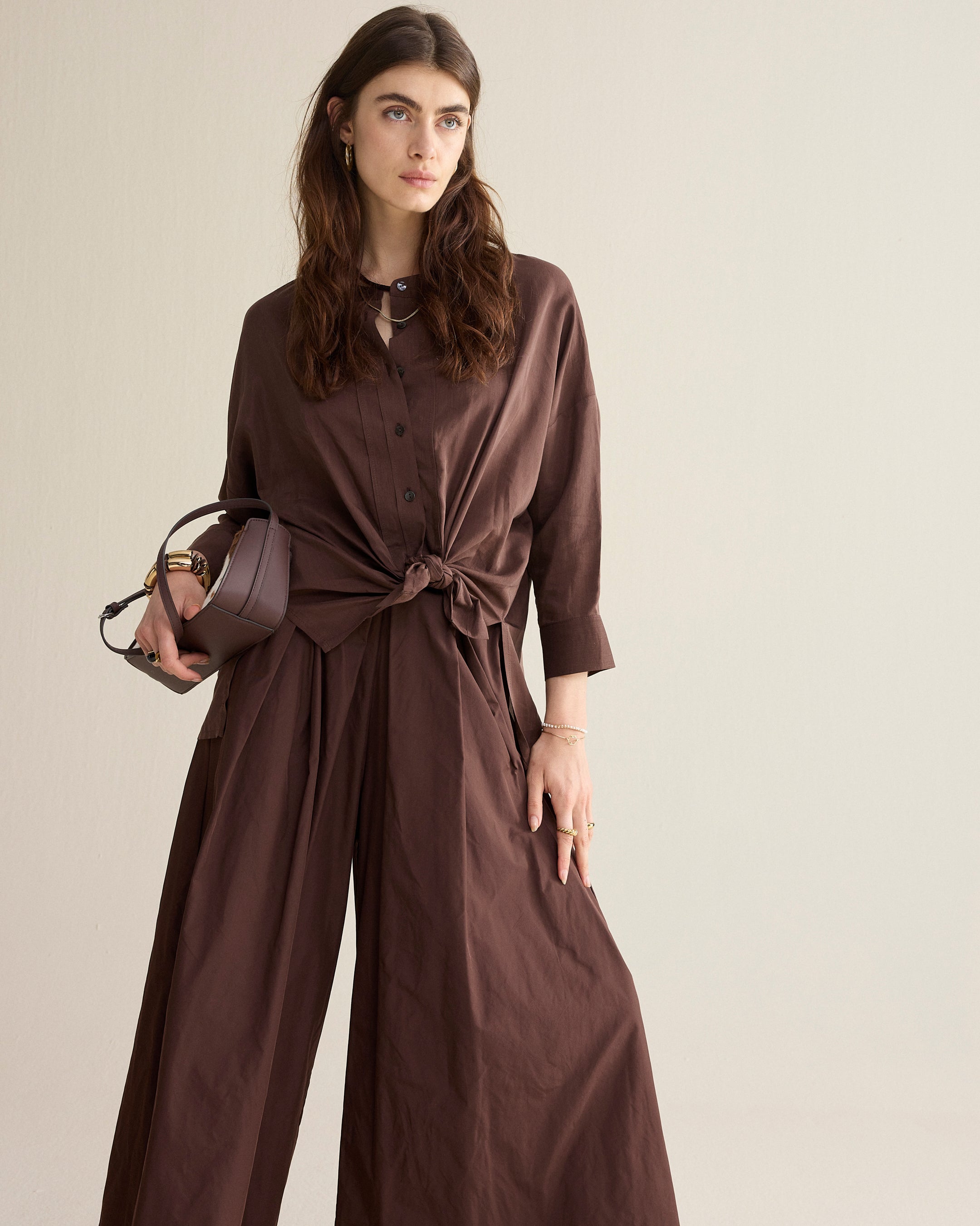 Glanzende wear-your-way overhemdblouse