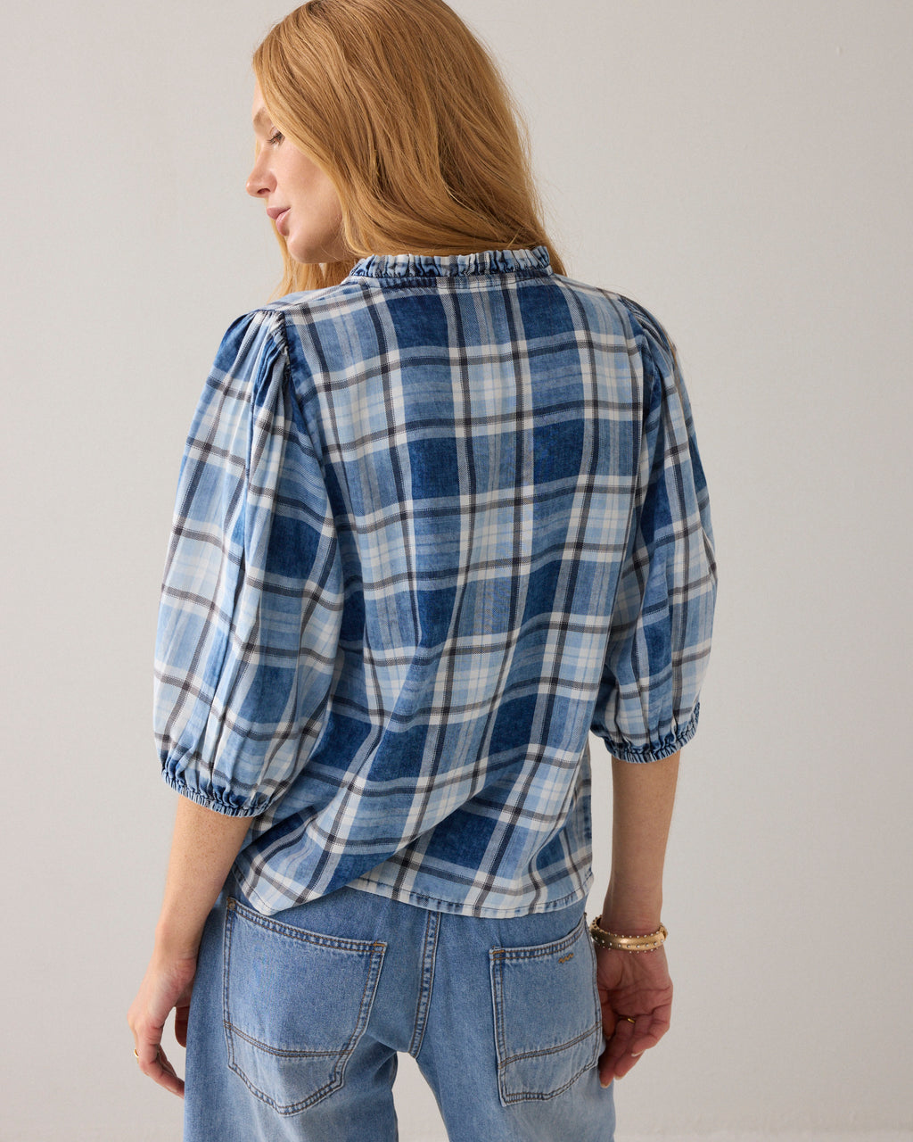 Blouse à carreaux avec manches bouffantes