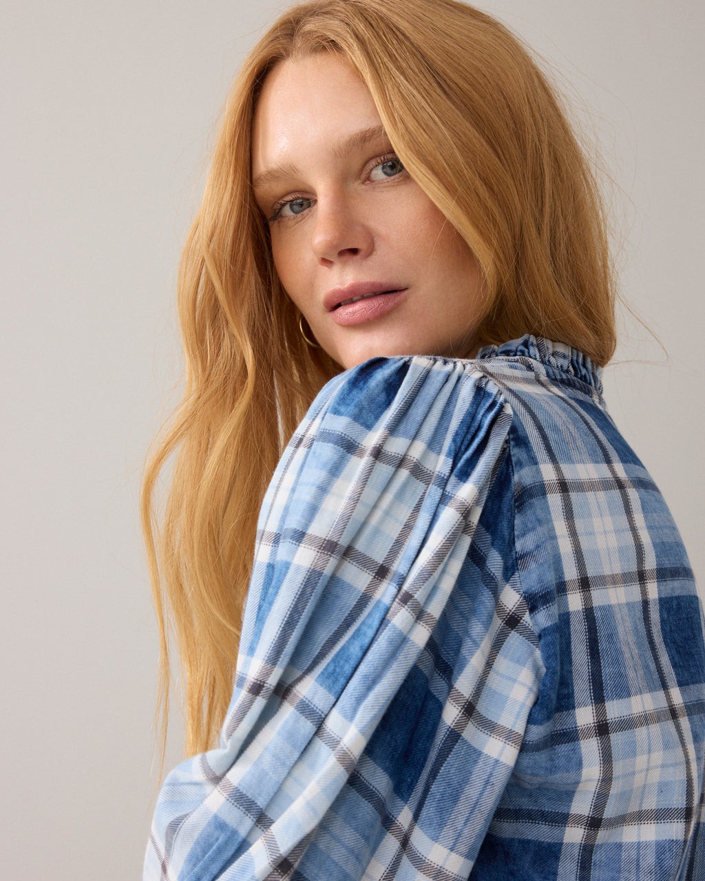 Blouse à carreaux avec manches bouffantes