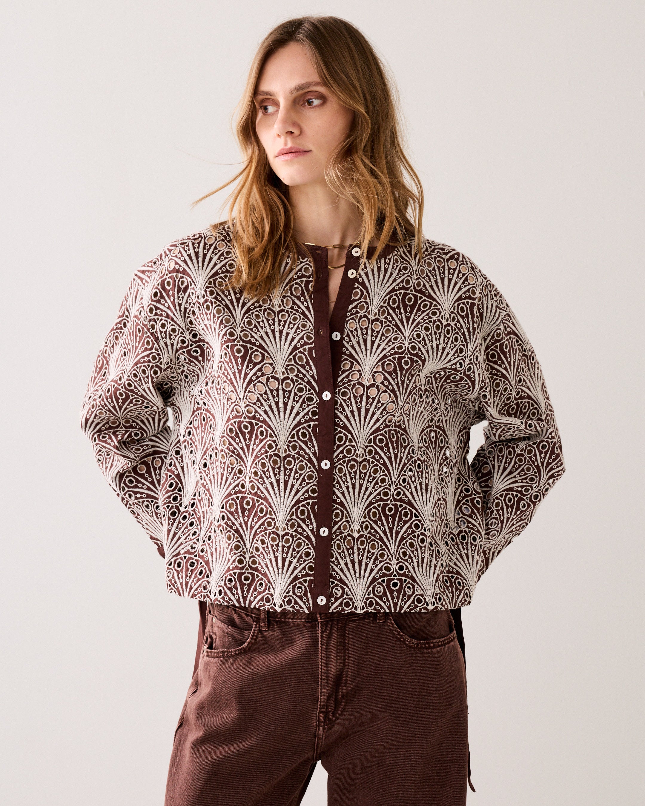 Blouse van opengewerkt borduur