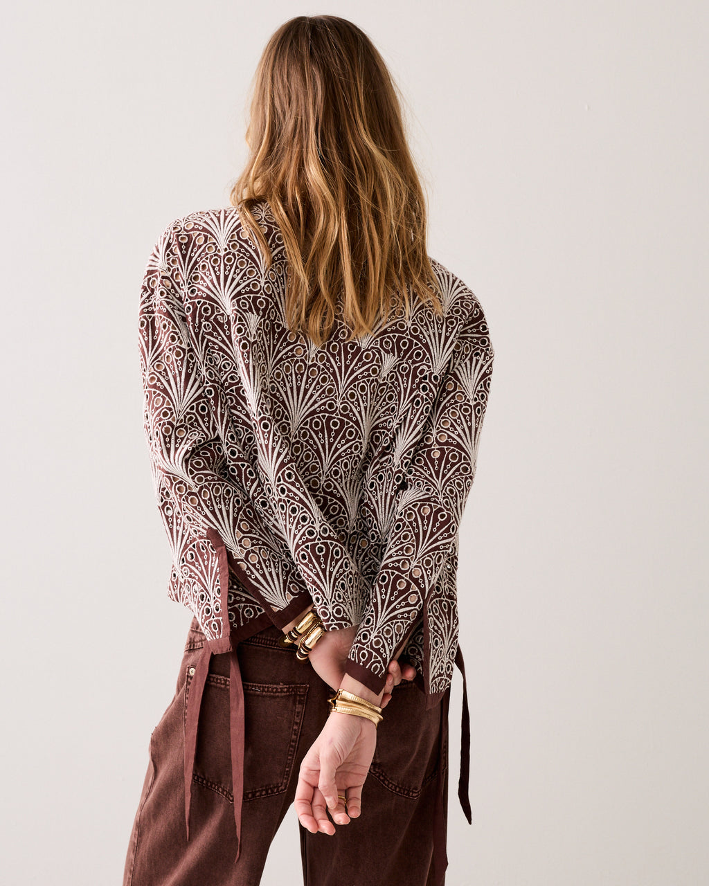Blouse van opengewerkt borduur
