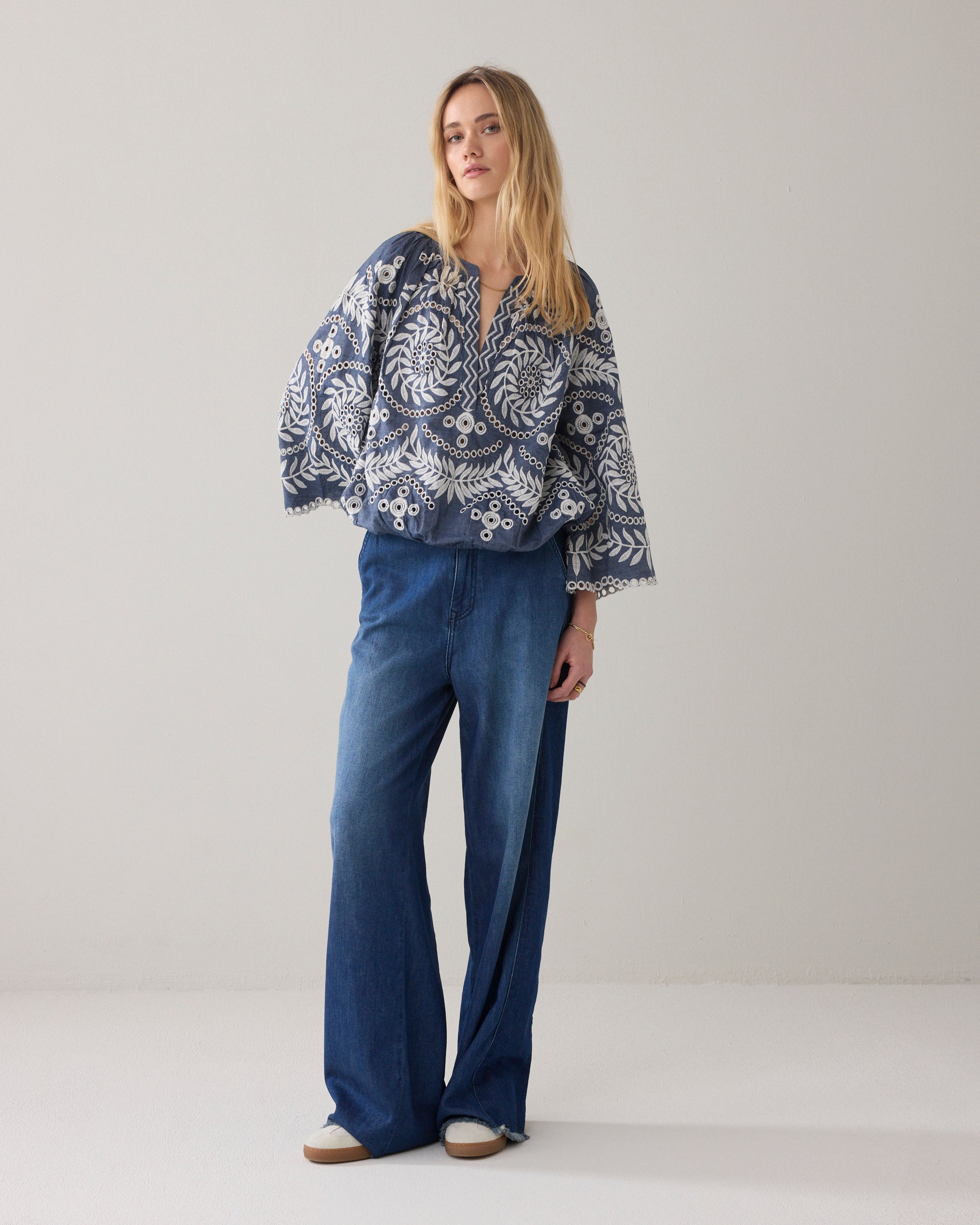 Chambray top borduur