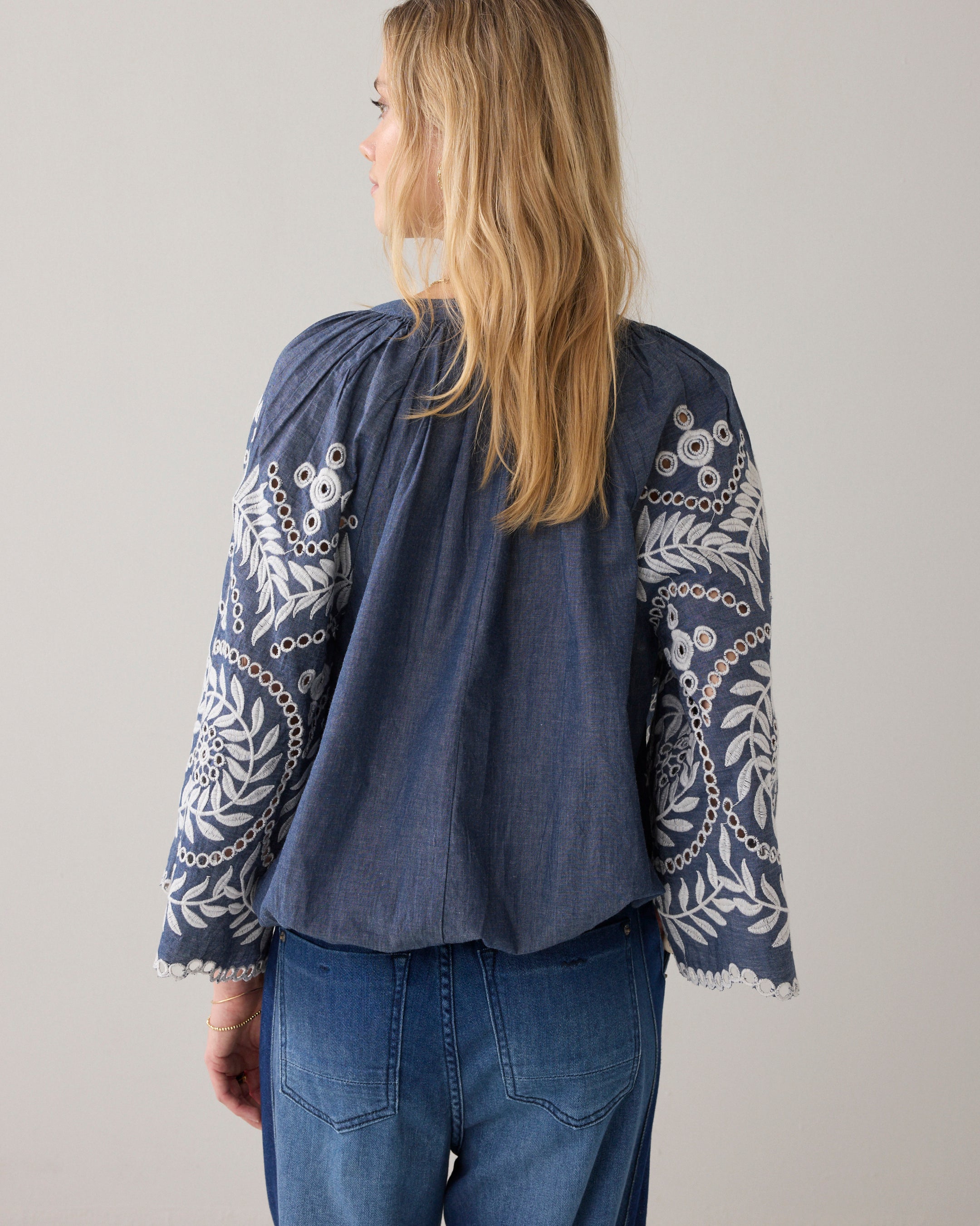 Chambray top borduur